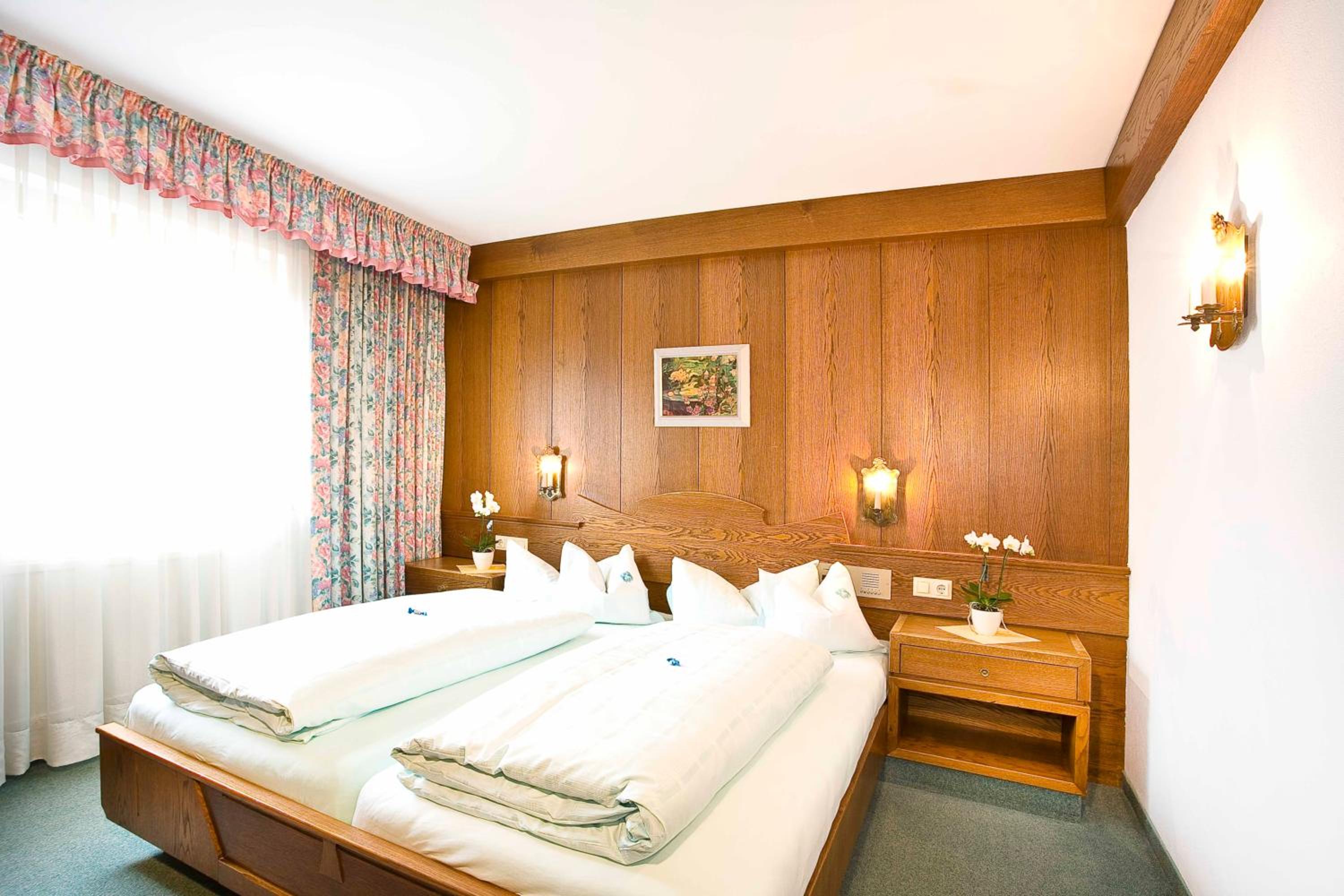 Double Room with Balcony and Mountain View photo 2