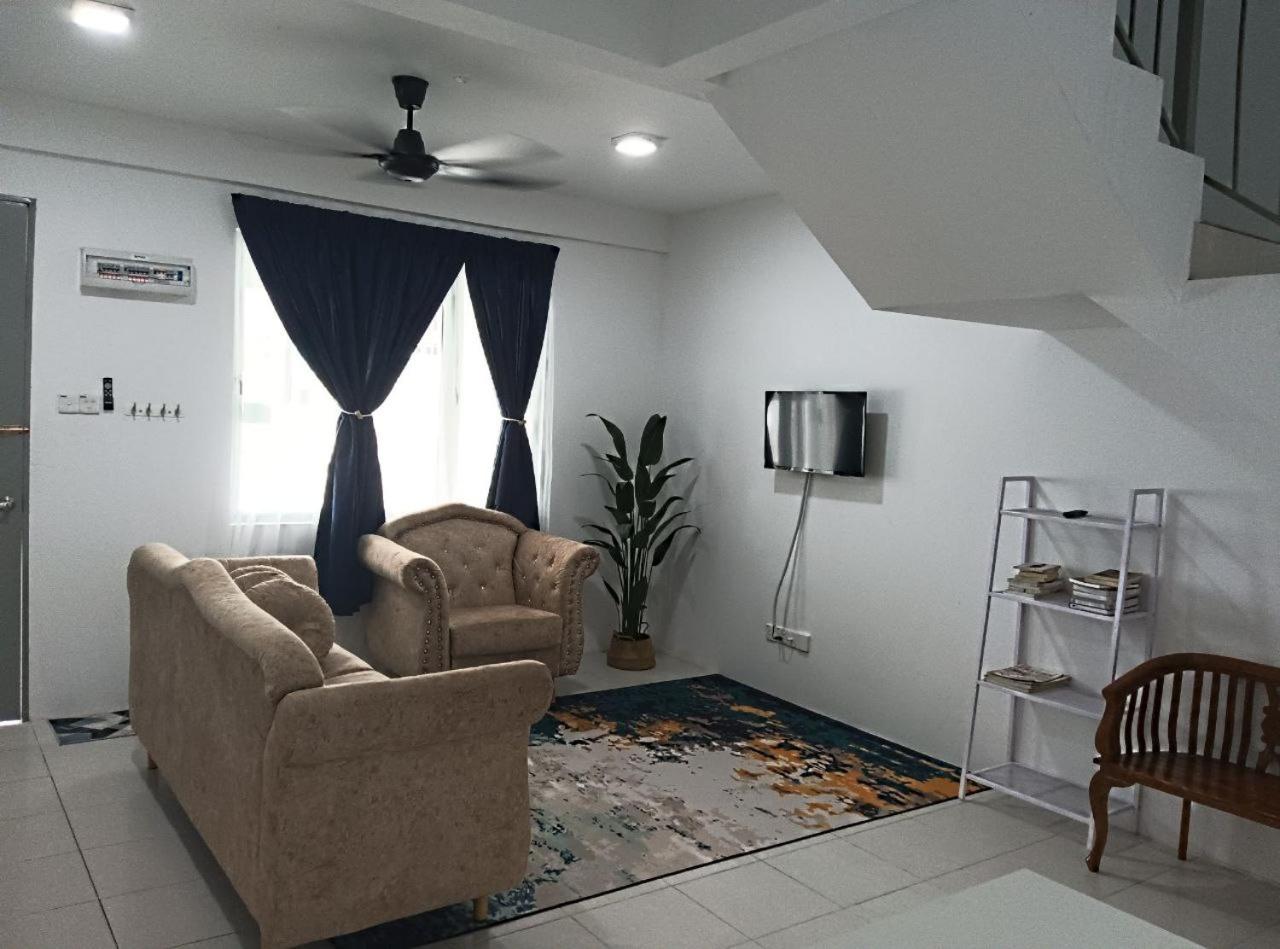 Three-Bedroom House photo 1