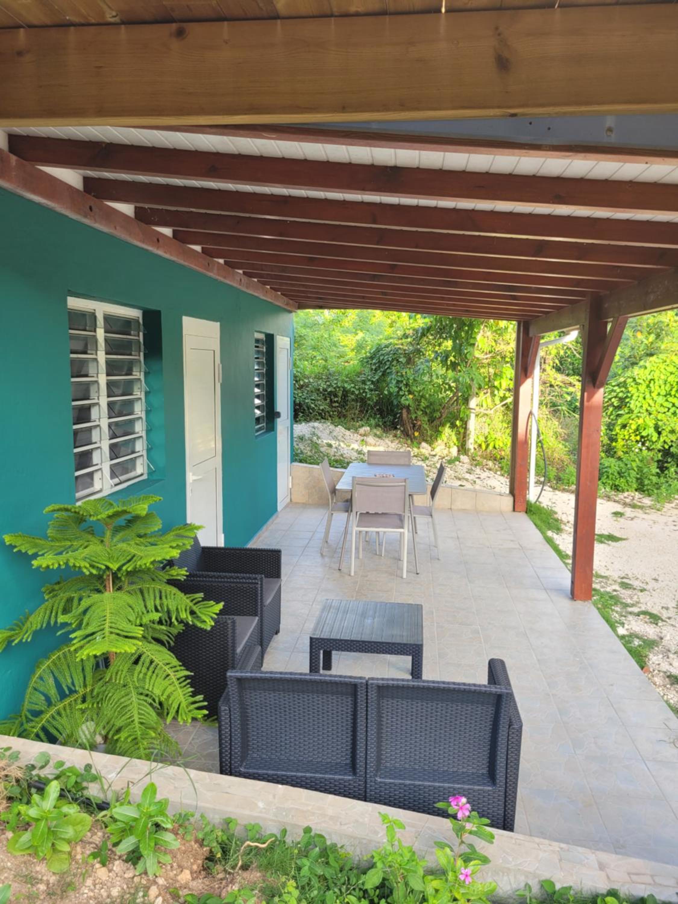 One-Bedroom Apartment with Garden View photo 2