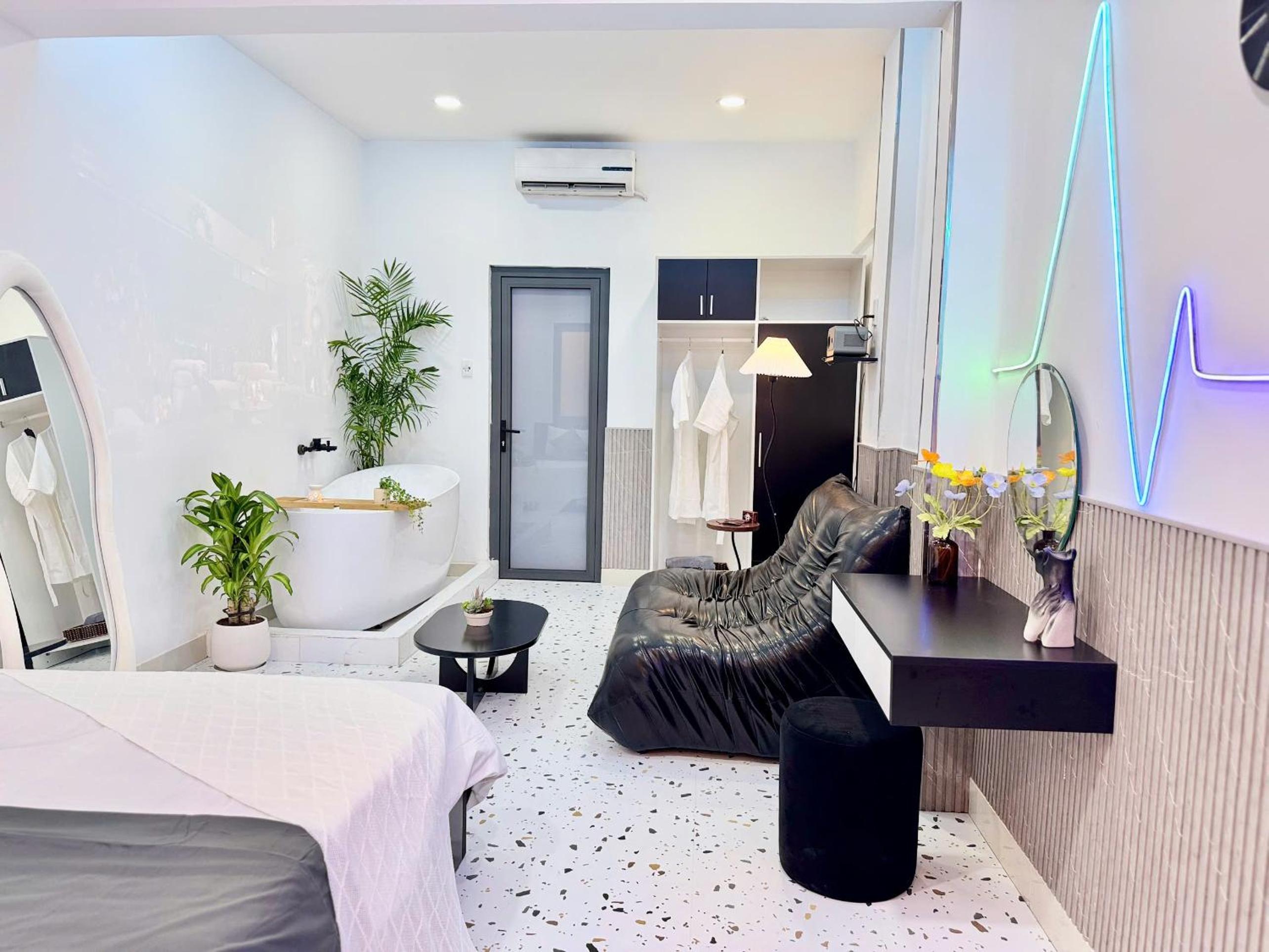 One-Bedroom Apartment with Garden