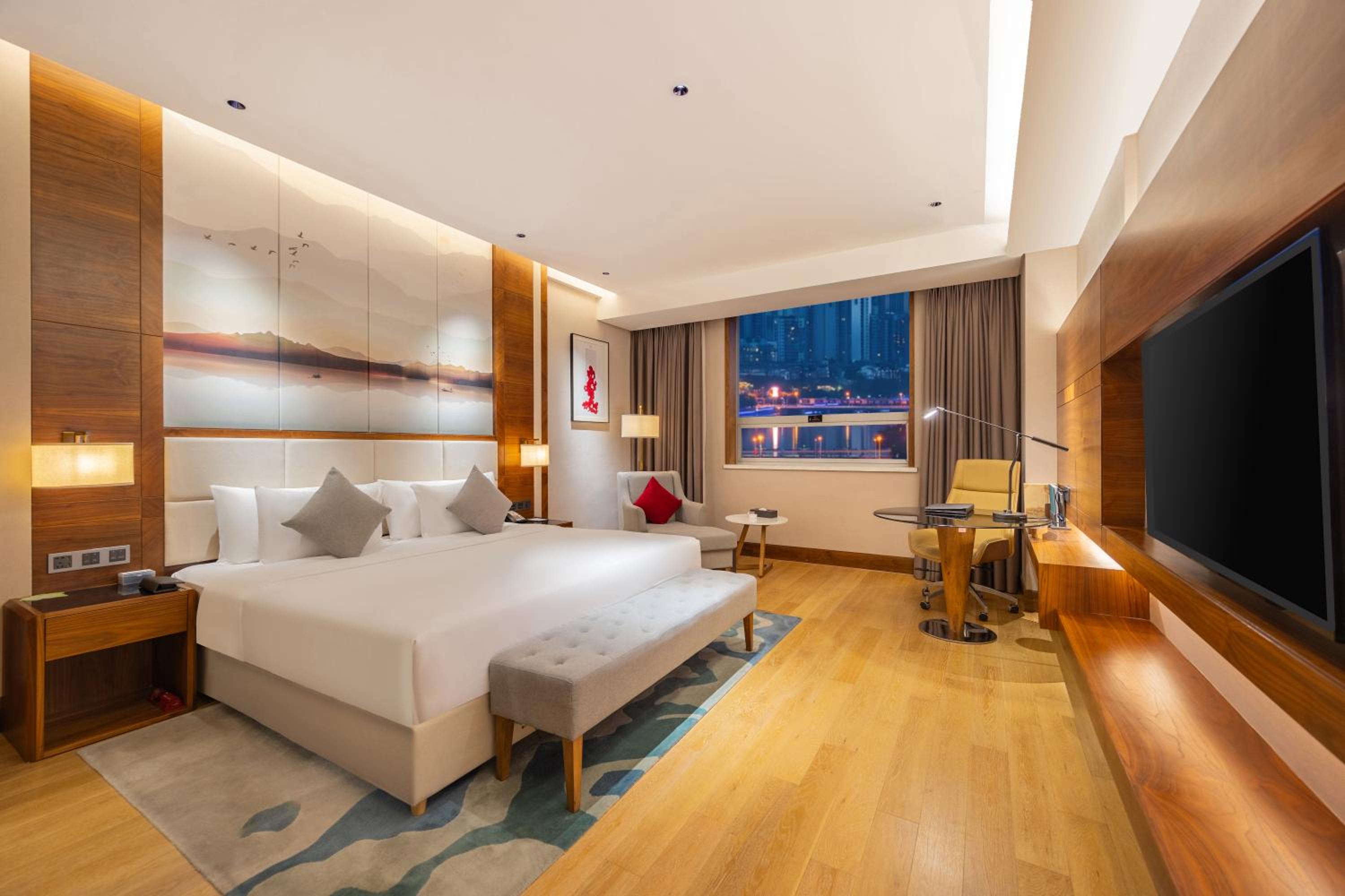 Deluxe King Room photo 1