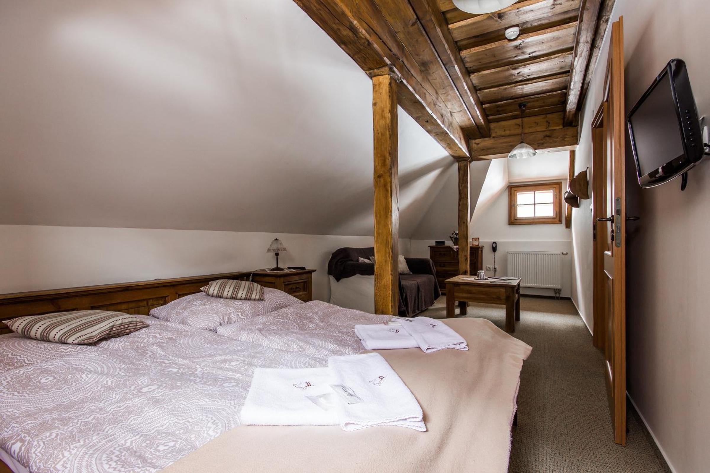 Double Room With Extra Bed photo 2