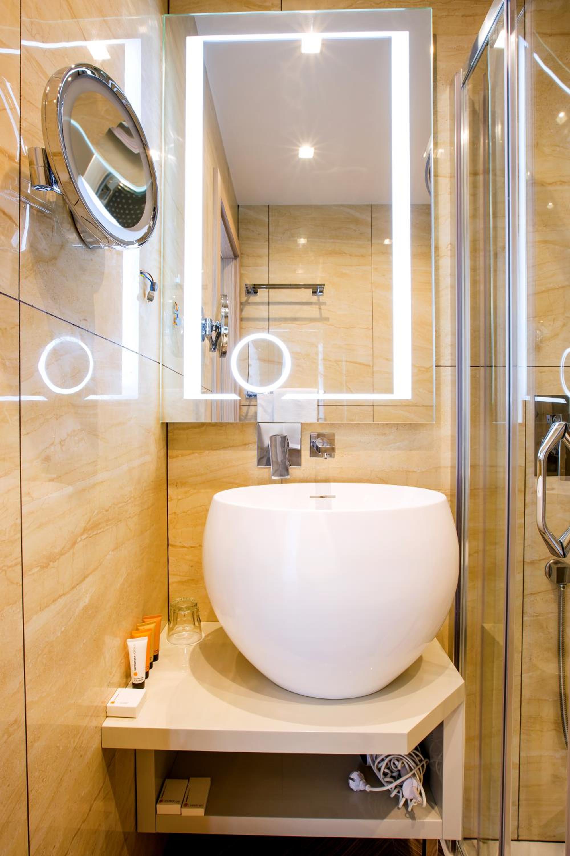 Standard Single Room with Spa Access photo 3