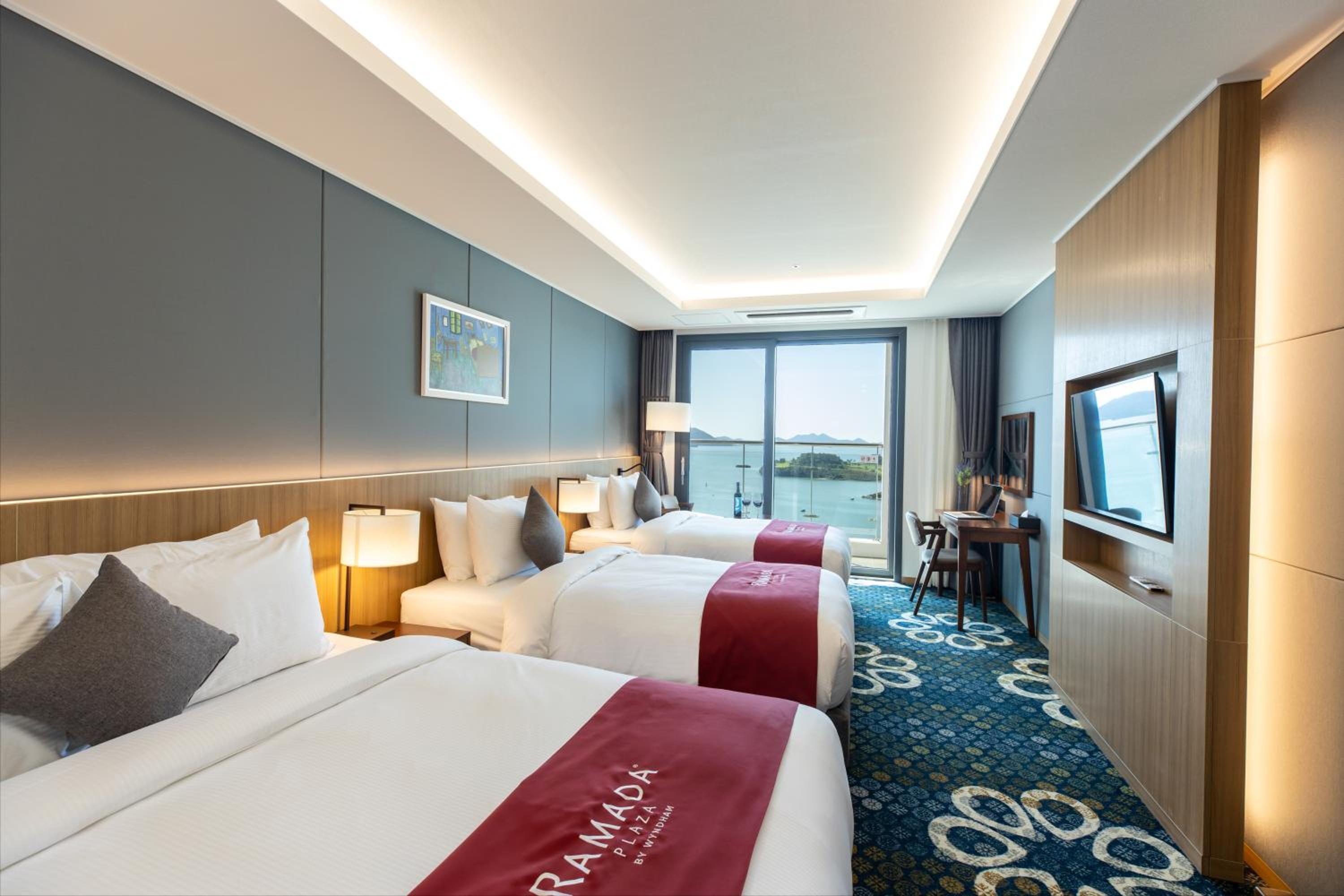 Premier Family Room With Oean View - Photo 1