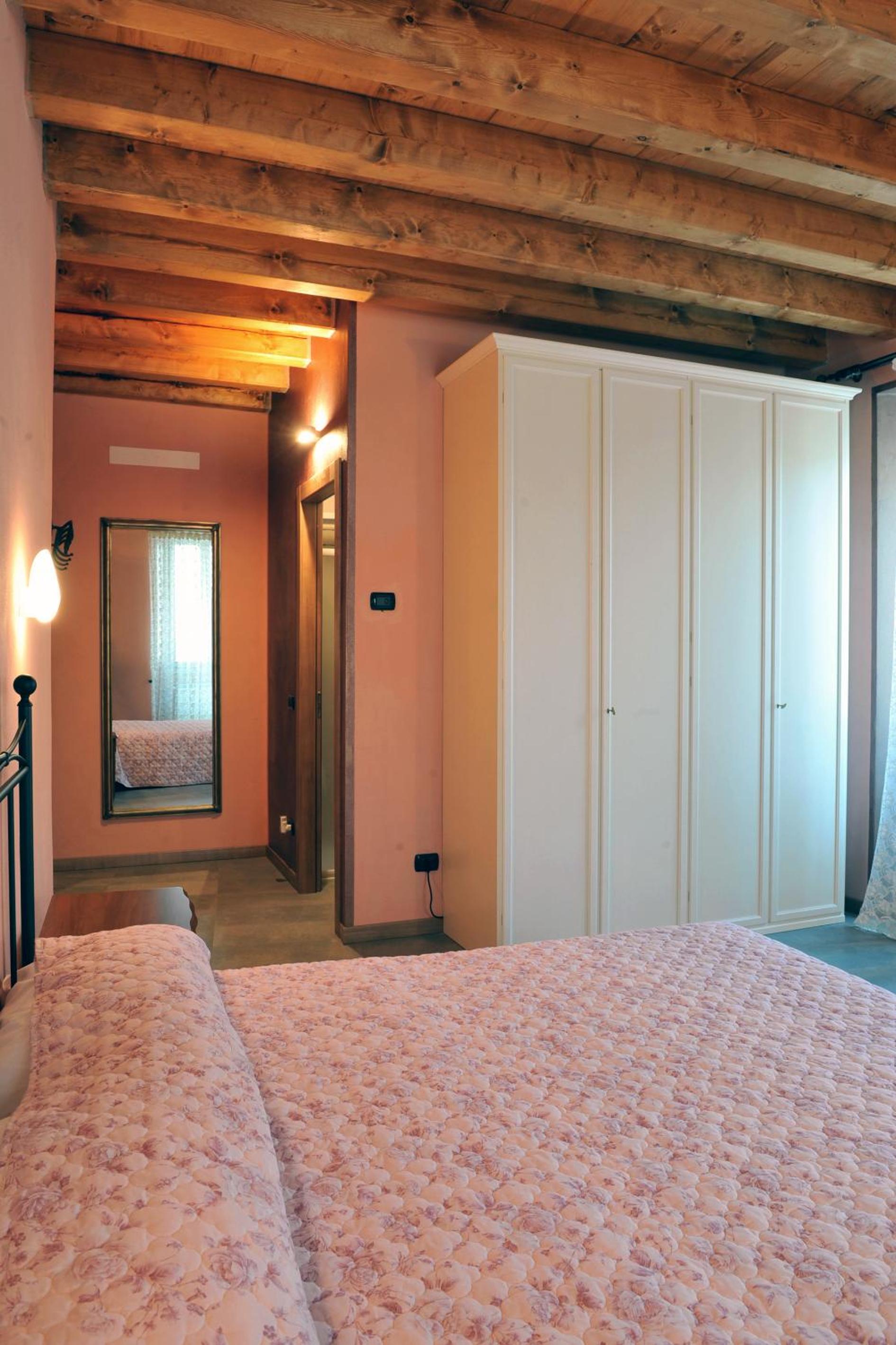 Double Room - Photo 5