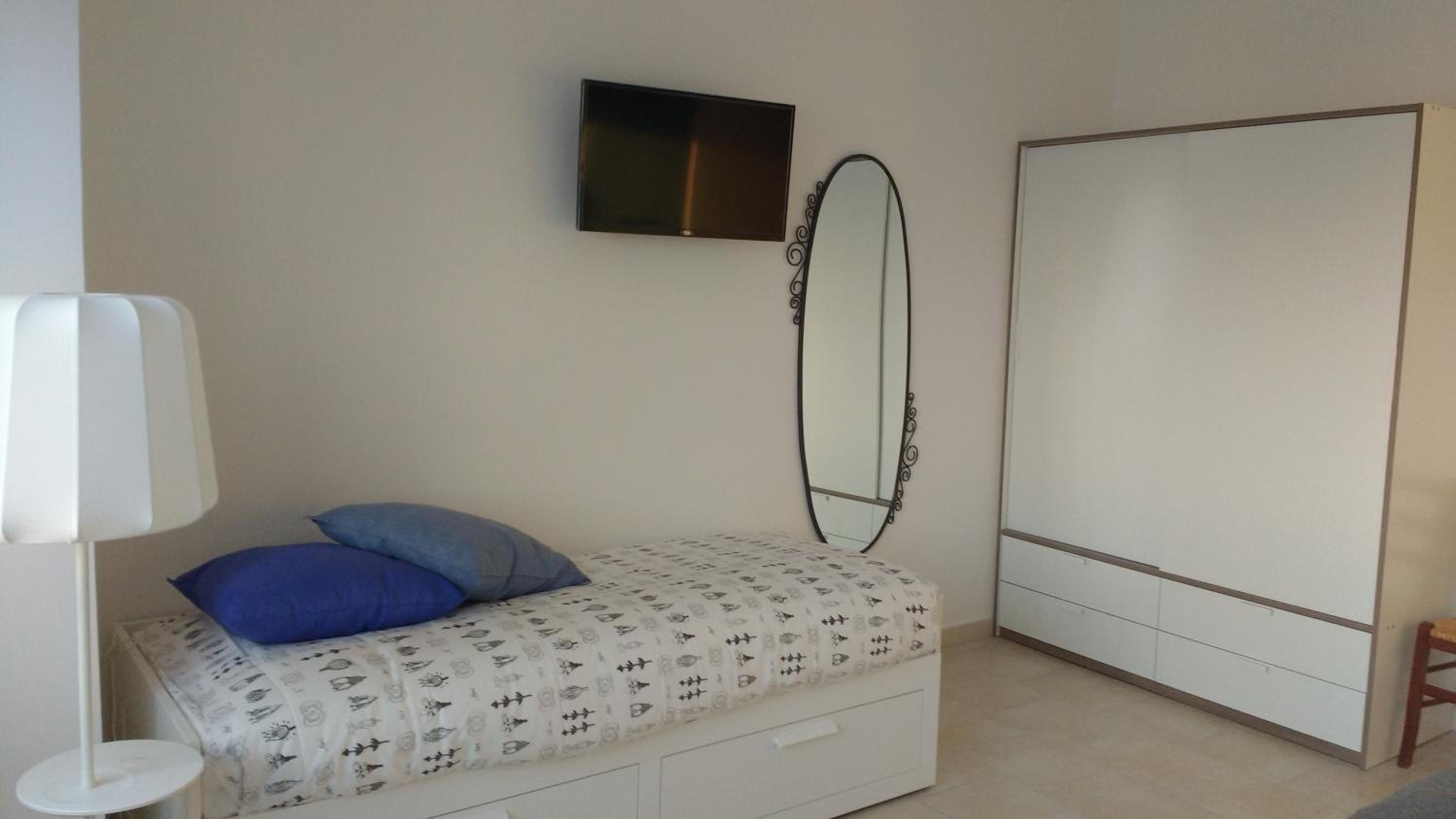 Quadruple Room with Private Bathroom photo 2
