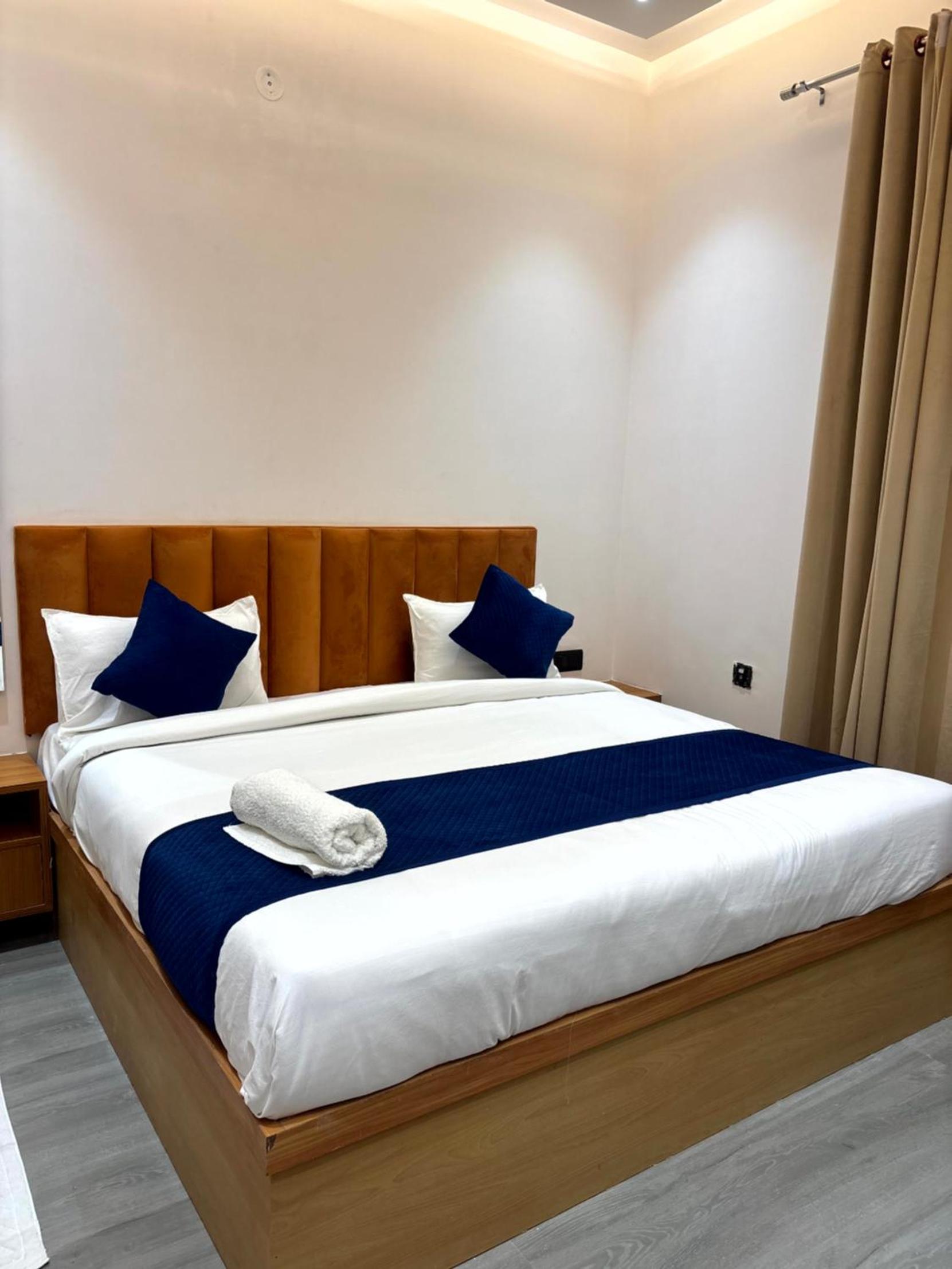 Double Room with Balcony (2 Adults + 1 Child)