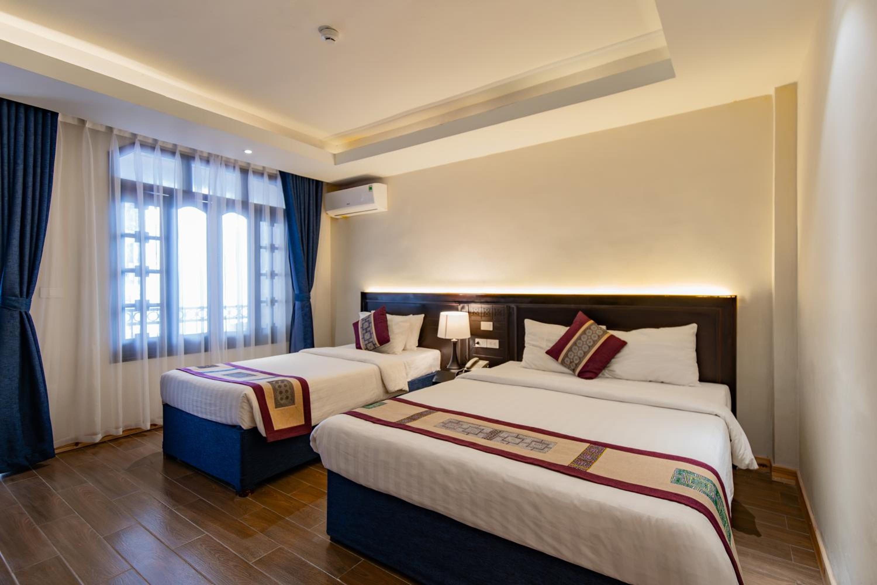 Superior Twin Room with City View photo 3