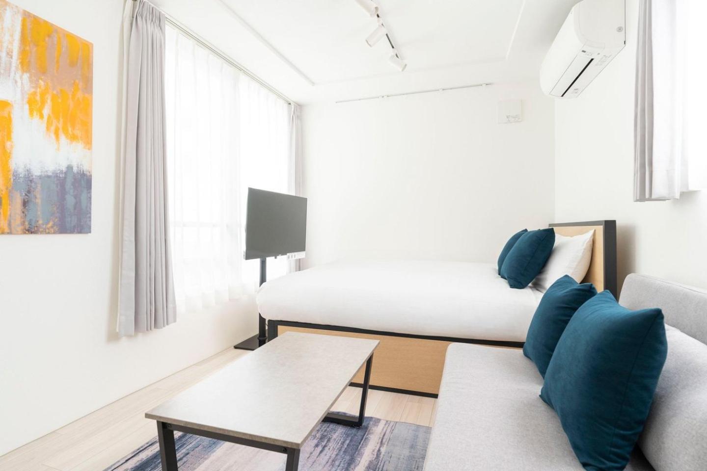 One-Bedroom Apartment photo 1
