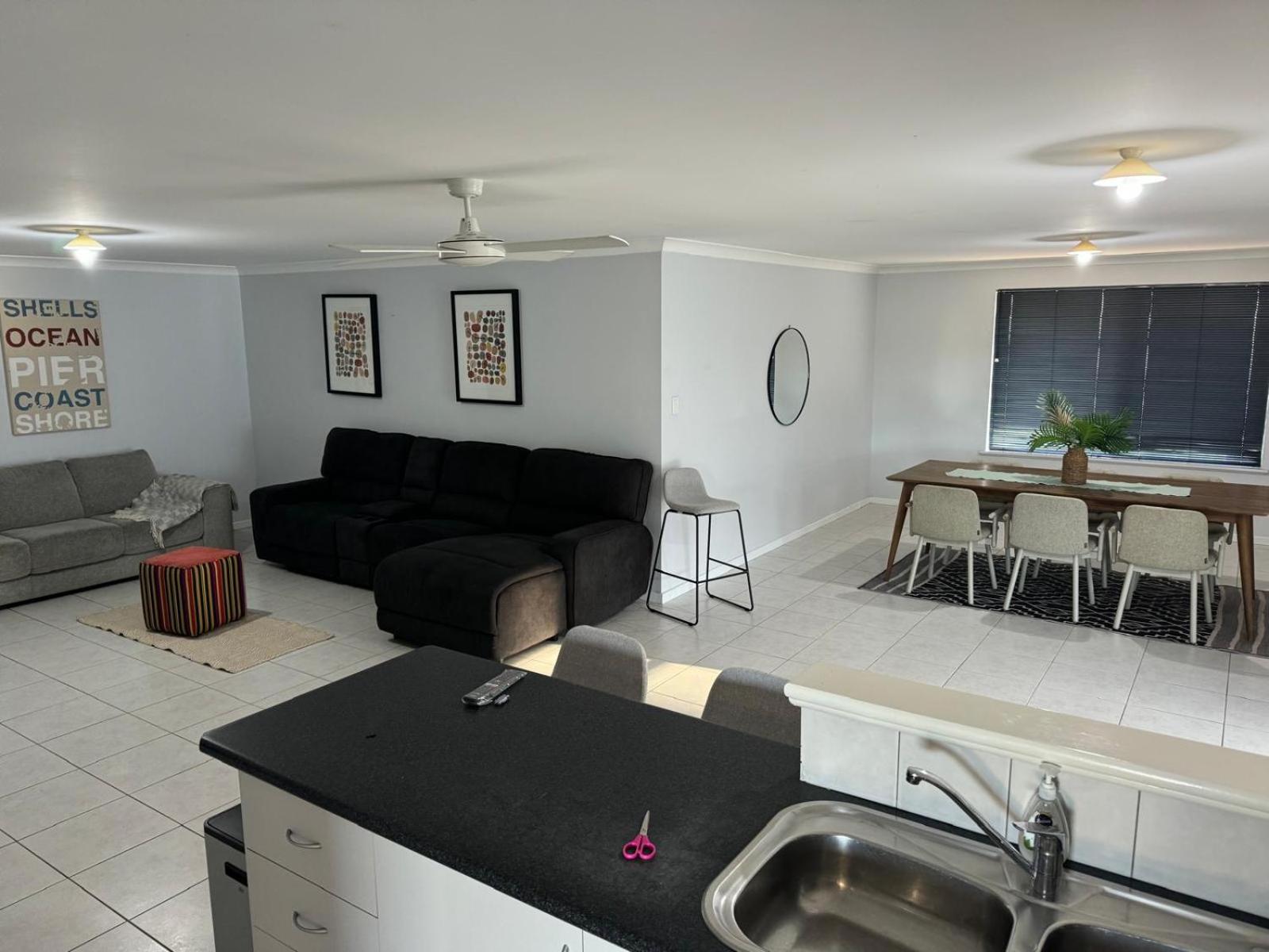 Four-Bedroom House photo 2