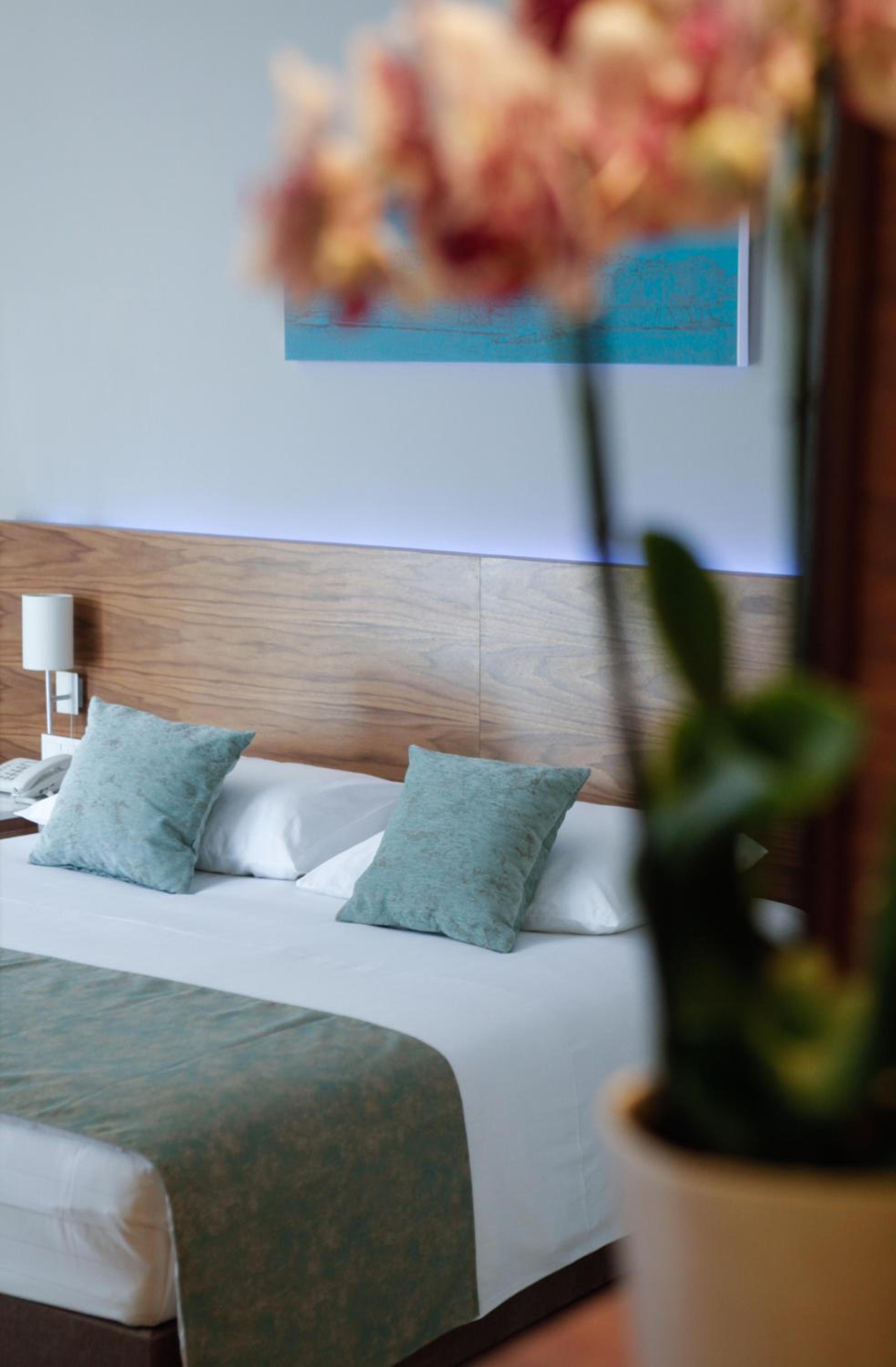 Comfort Double Room with Balcony and Garden View - Photo 1