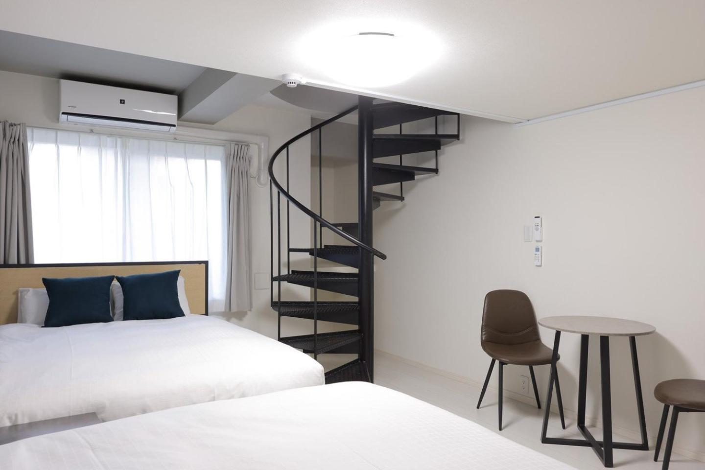One-Bedroom Apartment photo 1