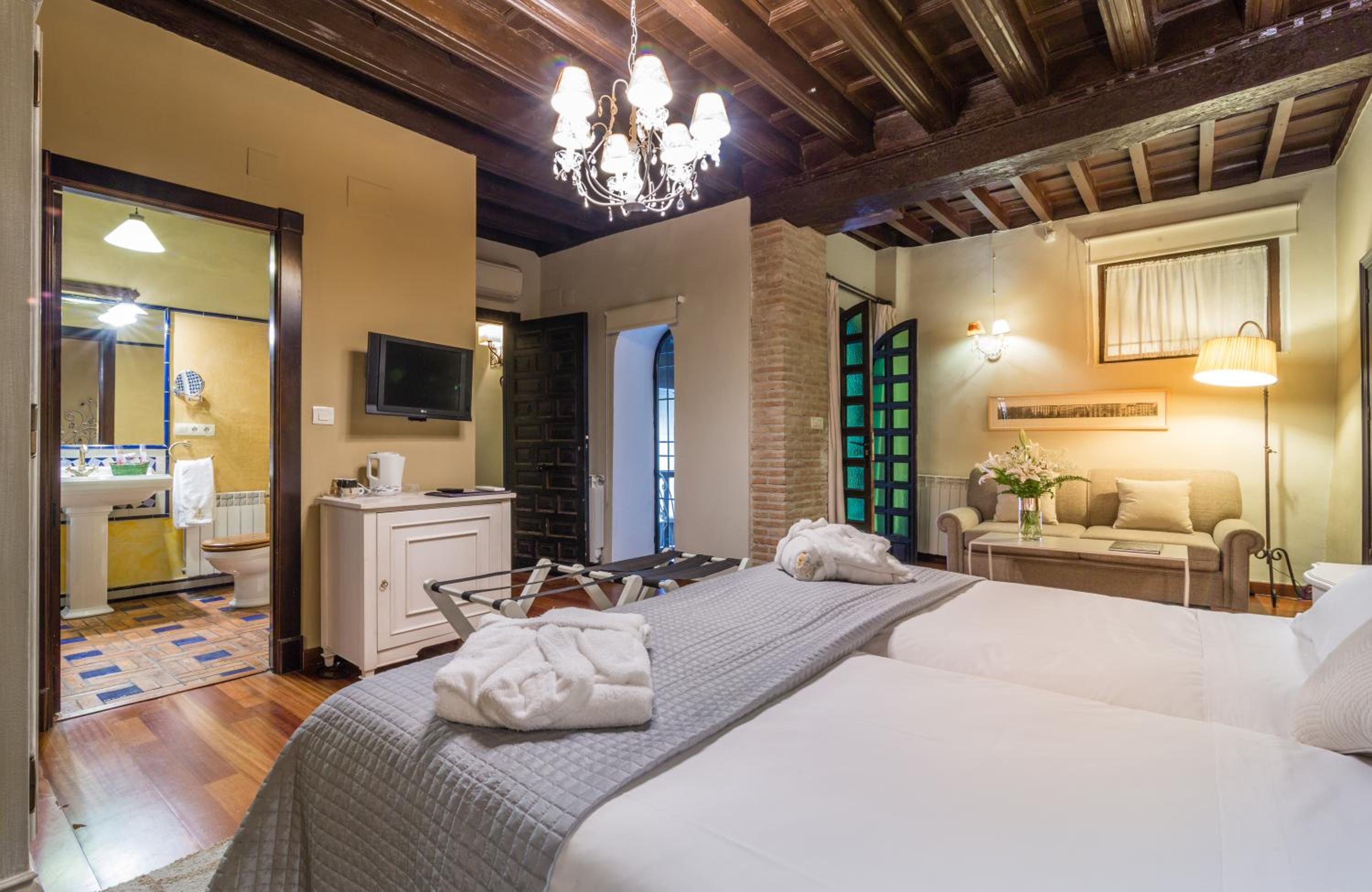 Deluxe Family Room - Photo 10
