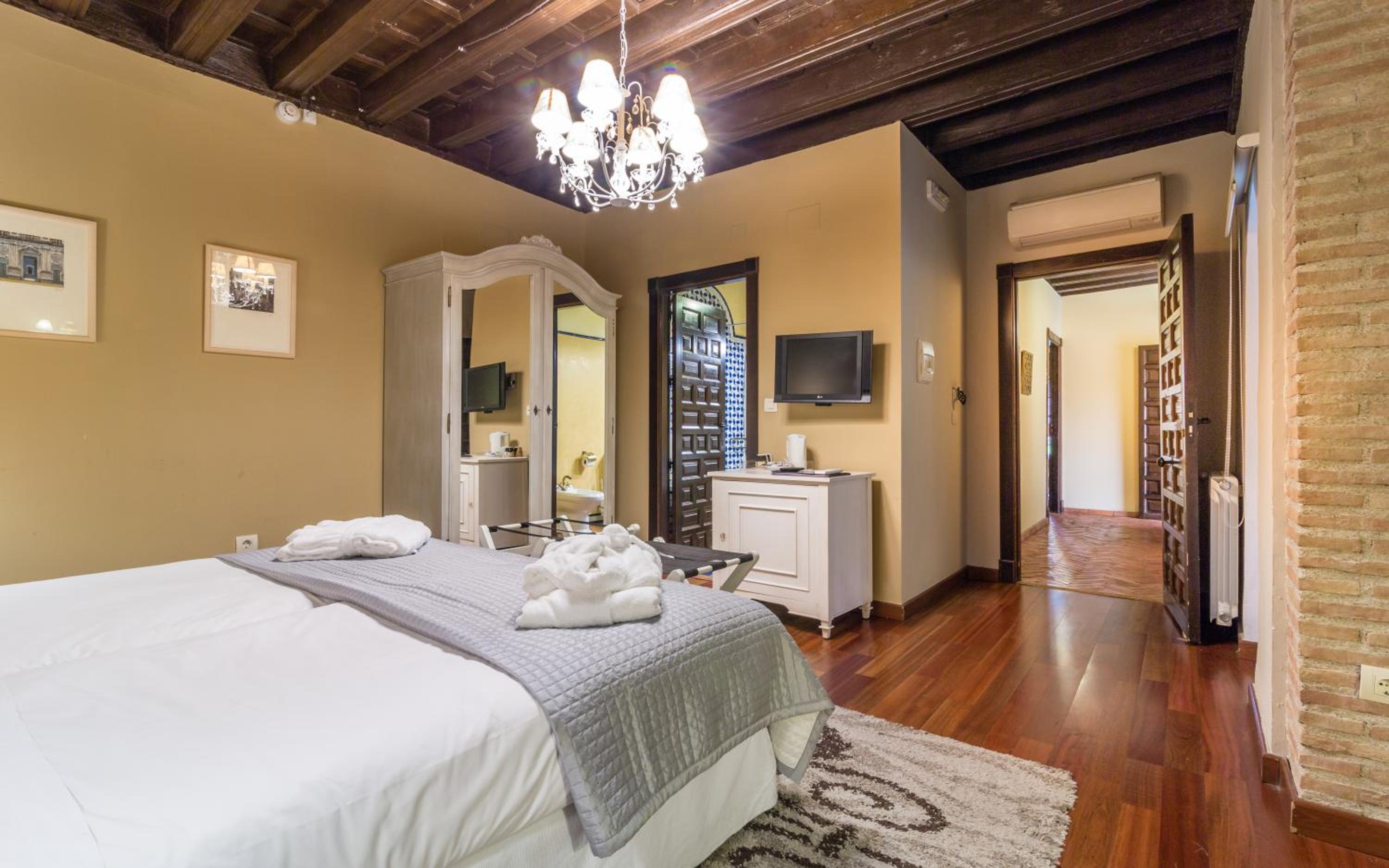 Deluxe Family Room - Photo 8