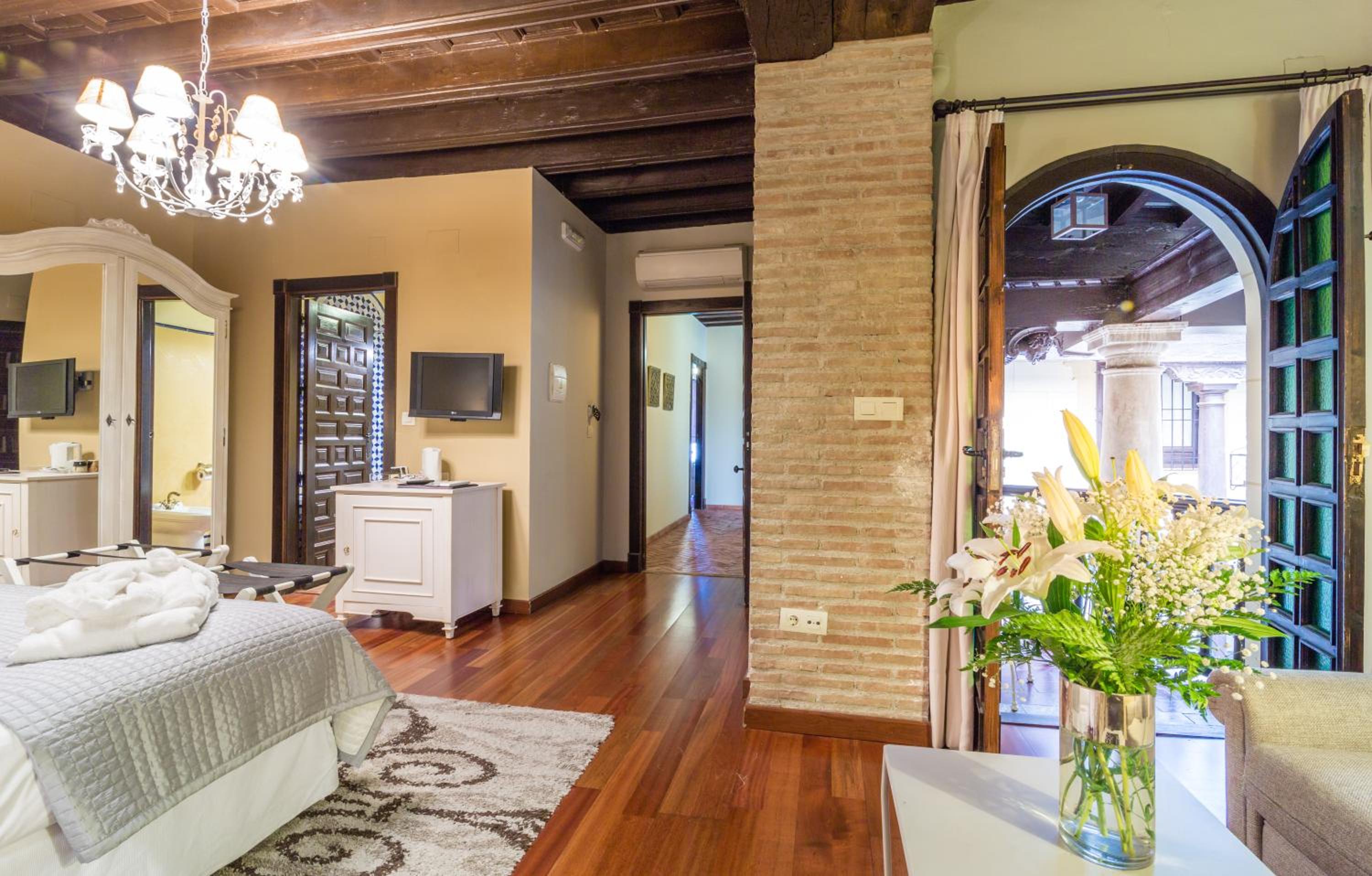 Deluxe Family Room - Photo 13