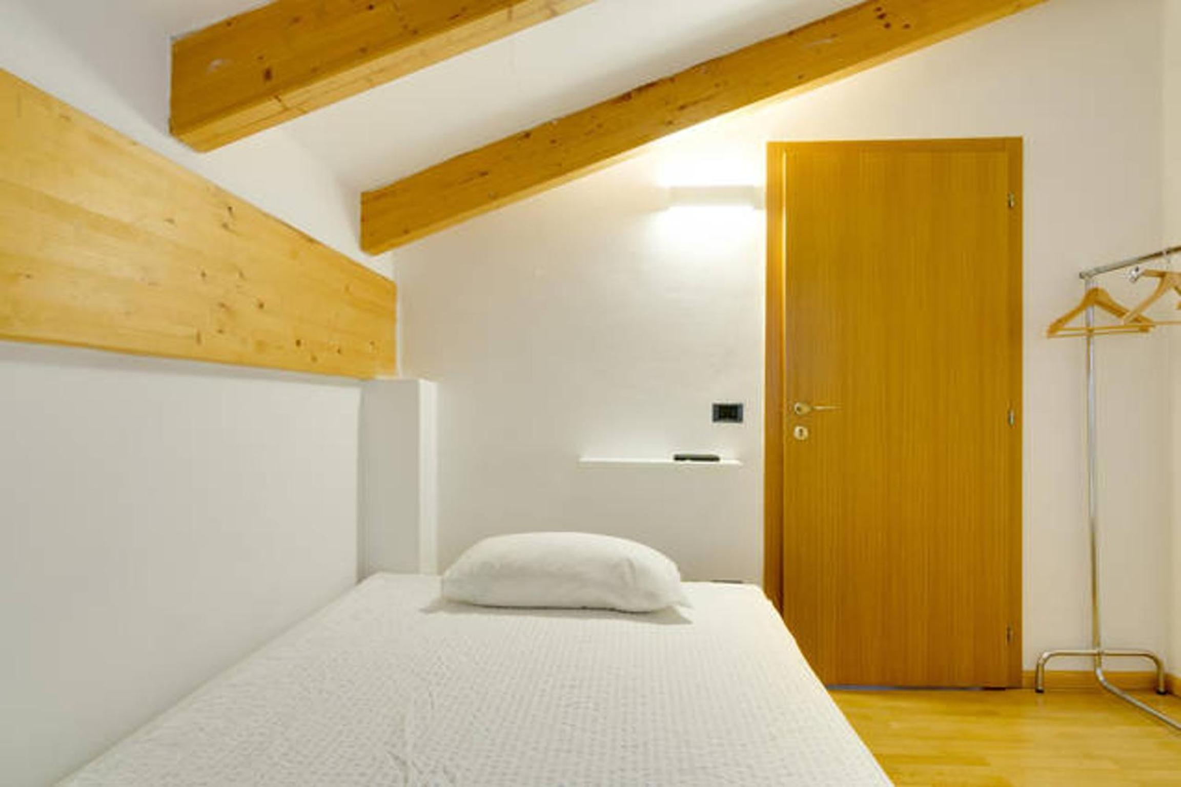 Single Room with Private Bathroom photo 2