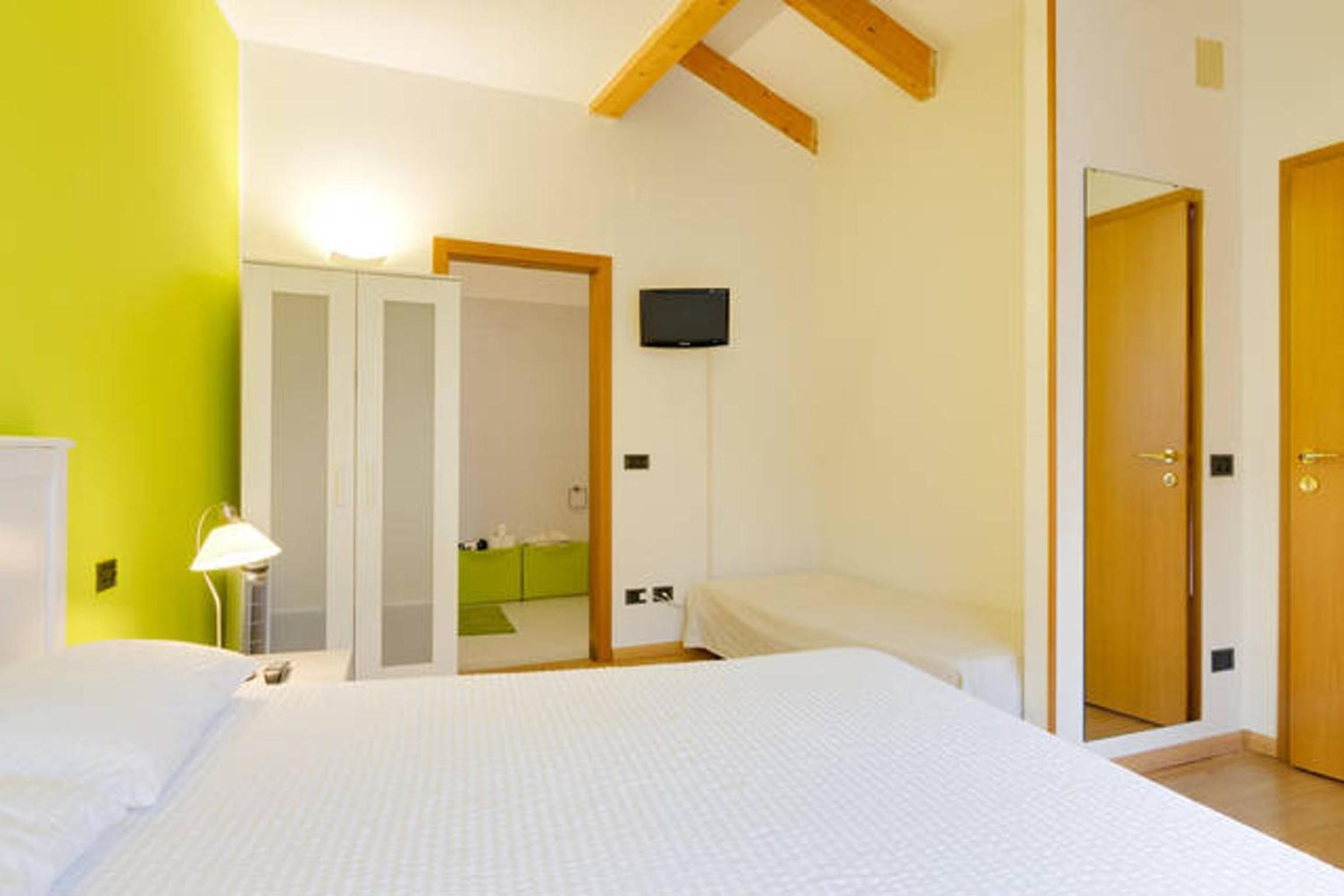 Double Room with Private Bathroom photo 2