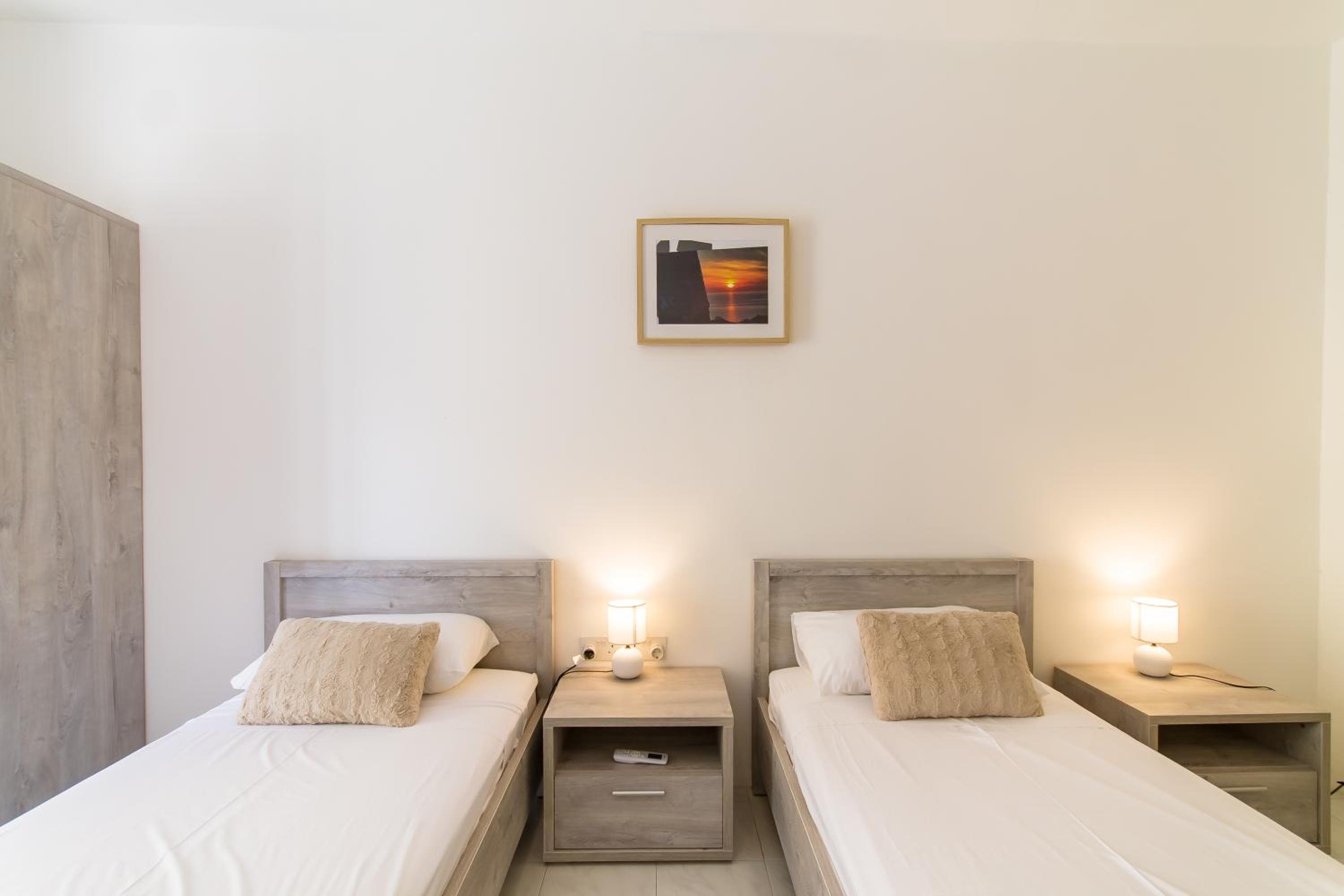 Twin room with private bathroom & terrace photo 2