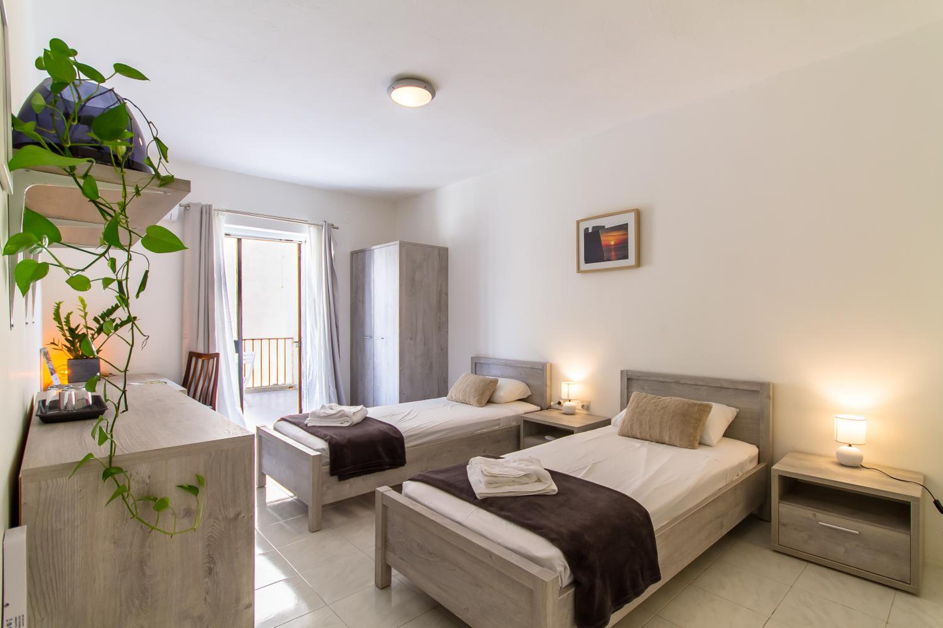 Twin room with private bathroom & terrace photo 1
