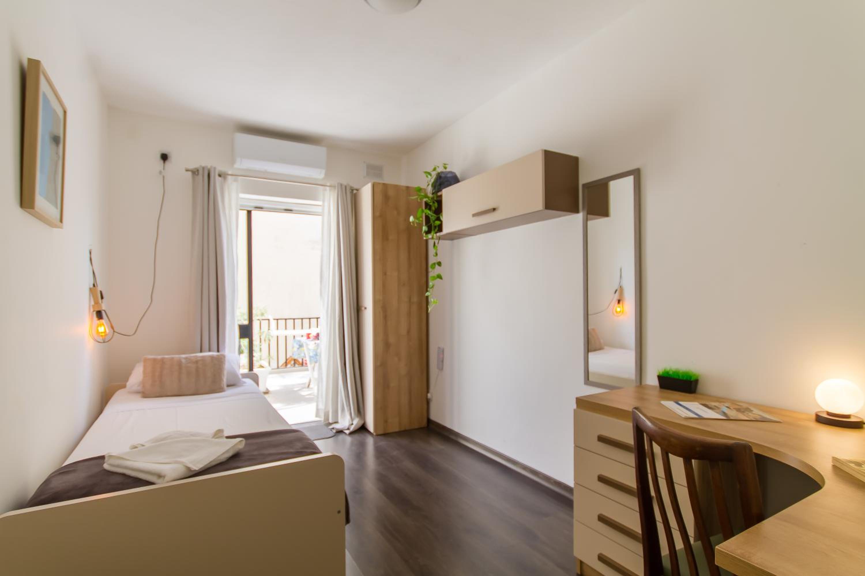 Single room with shared bathroom & private terrace photo 3