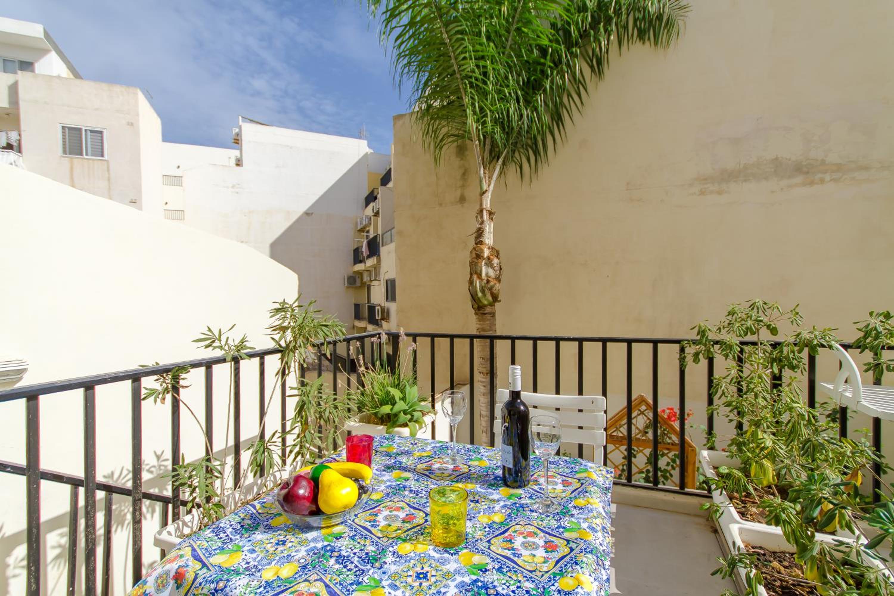 Single room with shared bathroom & private terrace photo 2