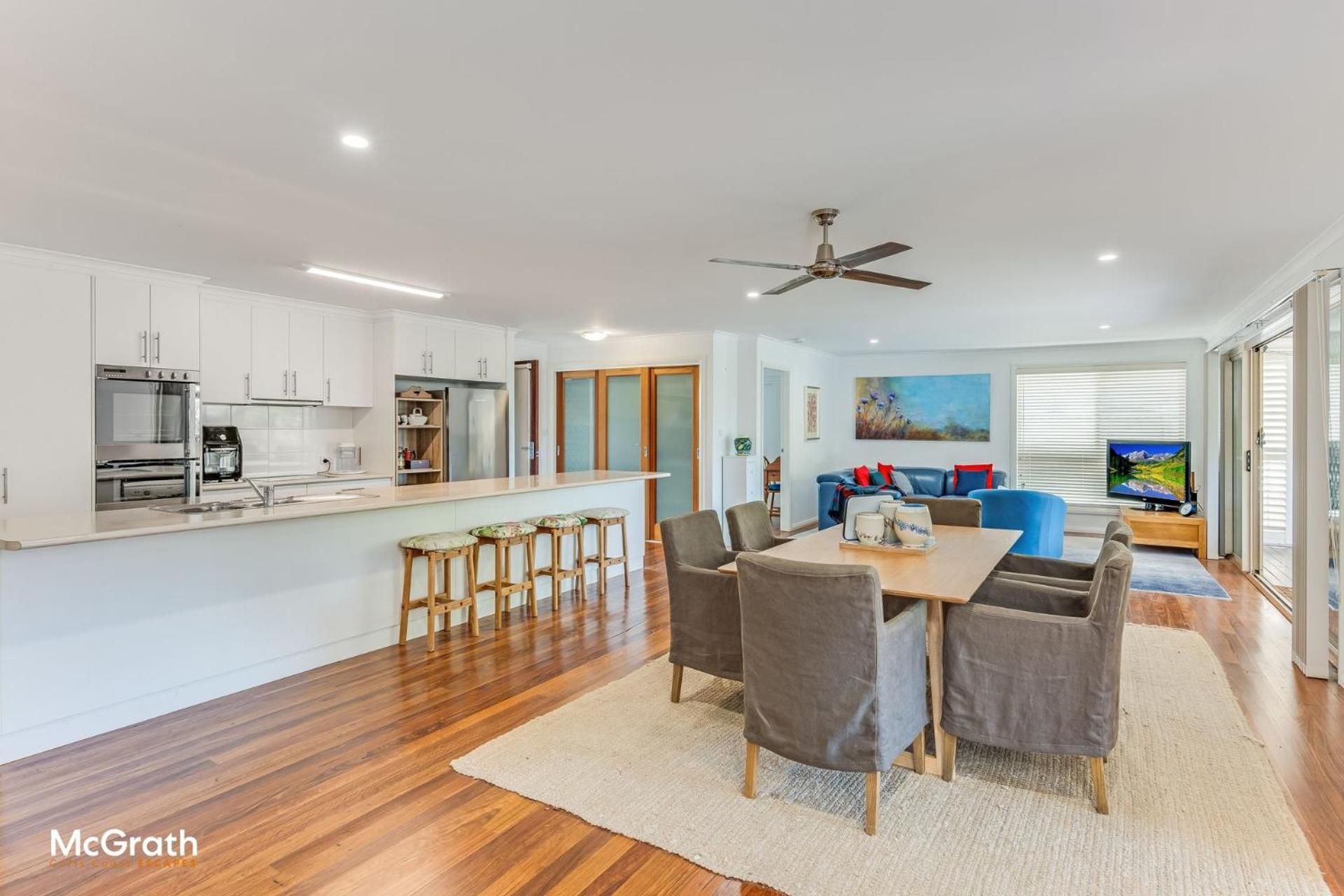 Three-Bedroom House photo 3