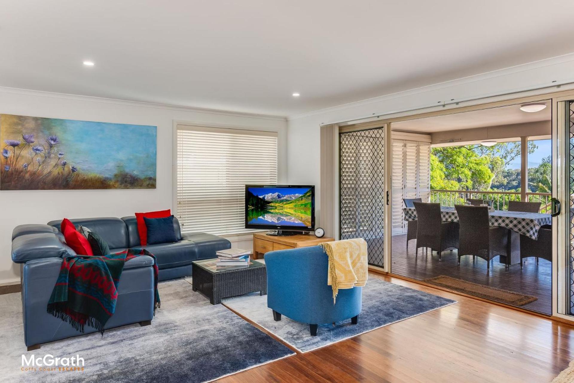 Three-Bedroom House photo 2