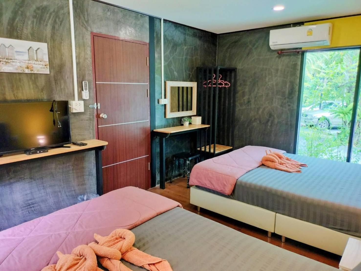 Superior Quadruple Room photo 3