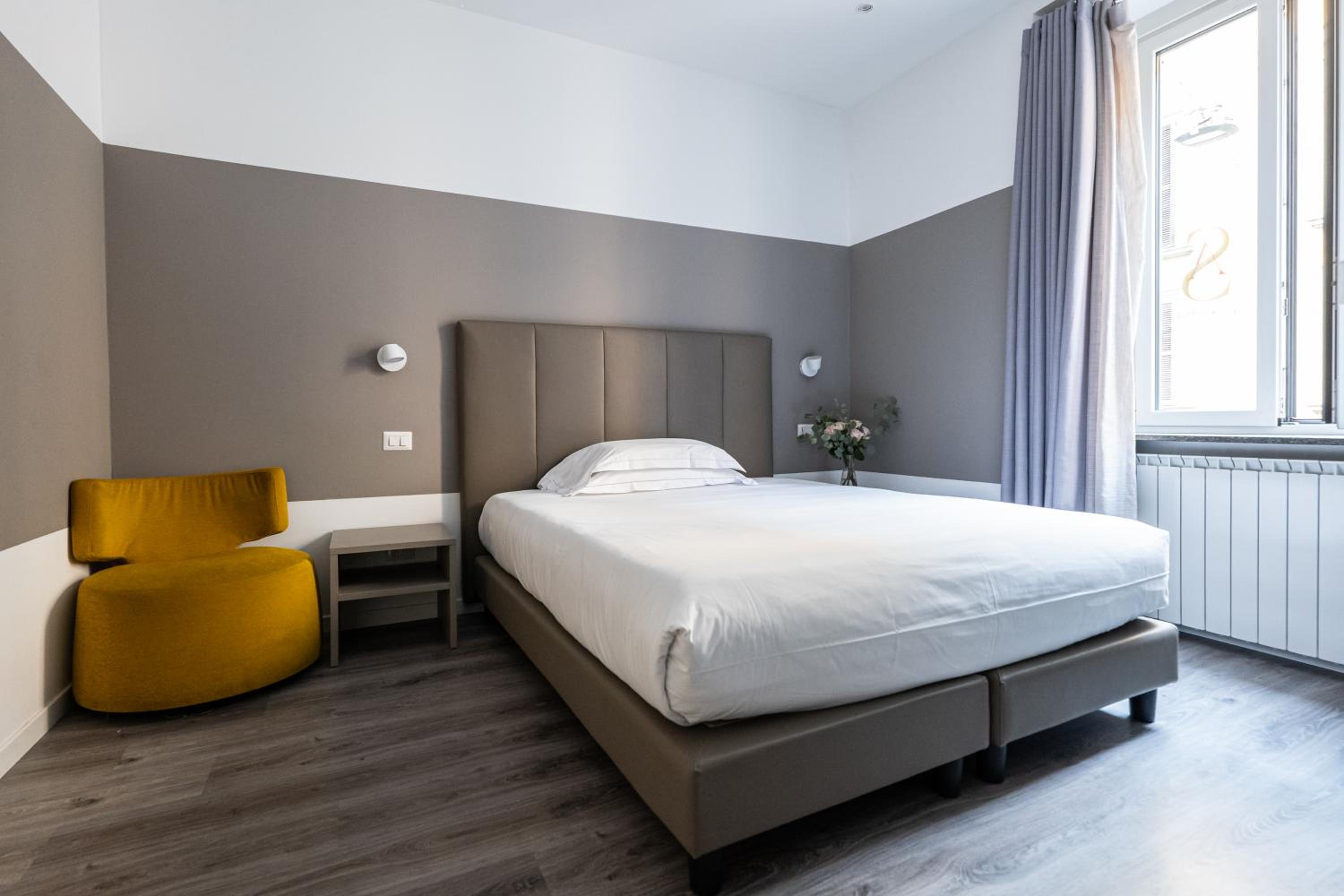Available room thumbnail 6