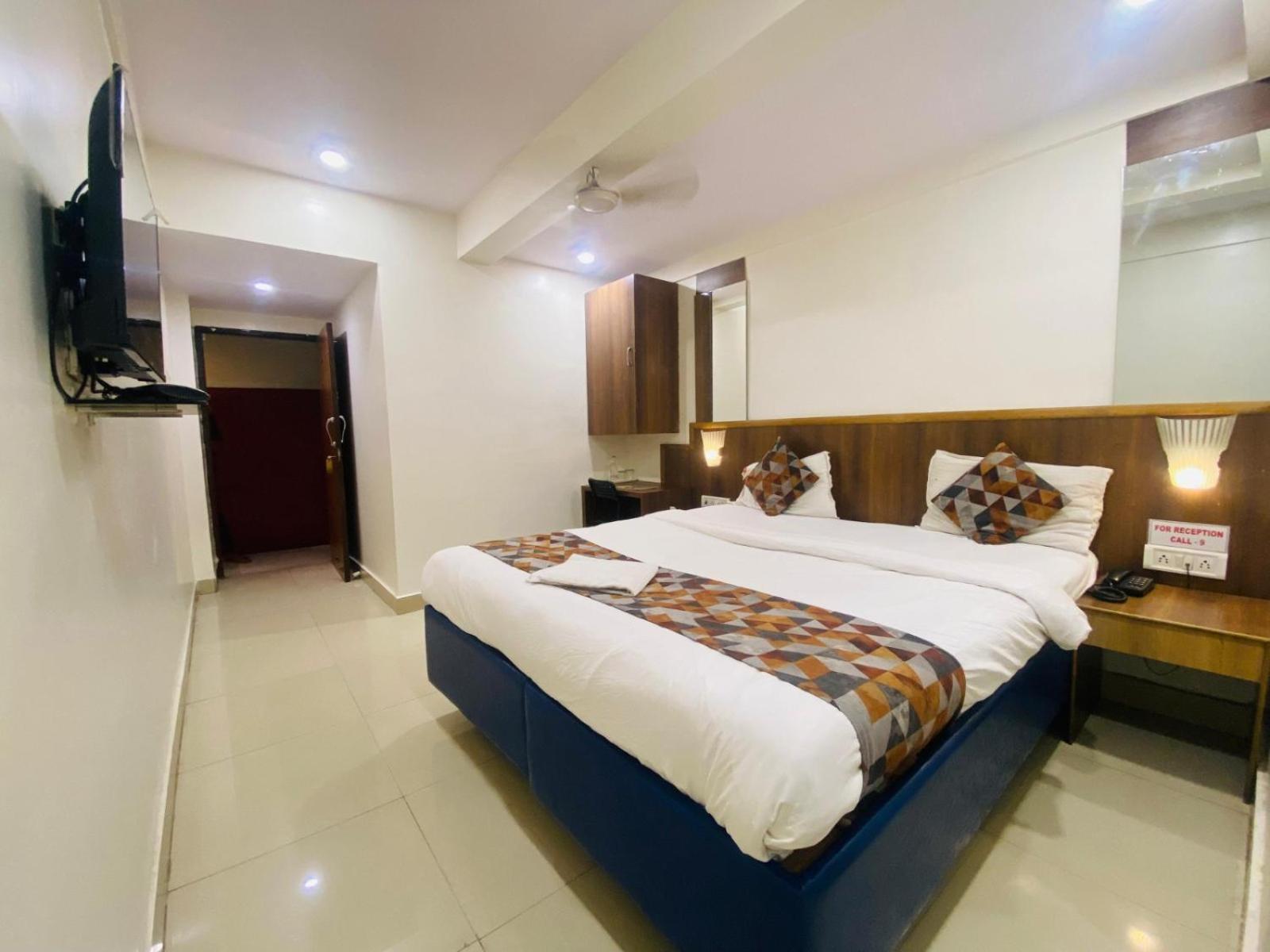 Deluxe Double or Twin Room photo 3