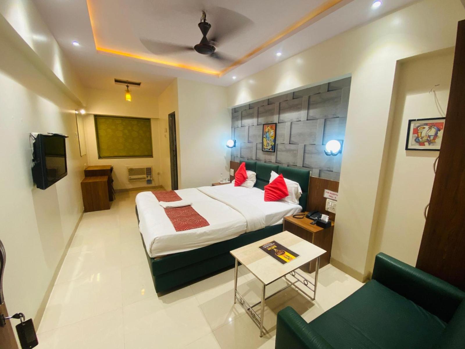 Deluxe Double or Twin Room photo 2