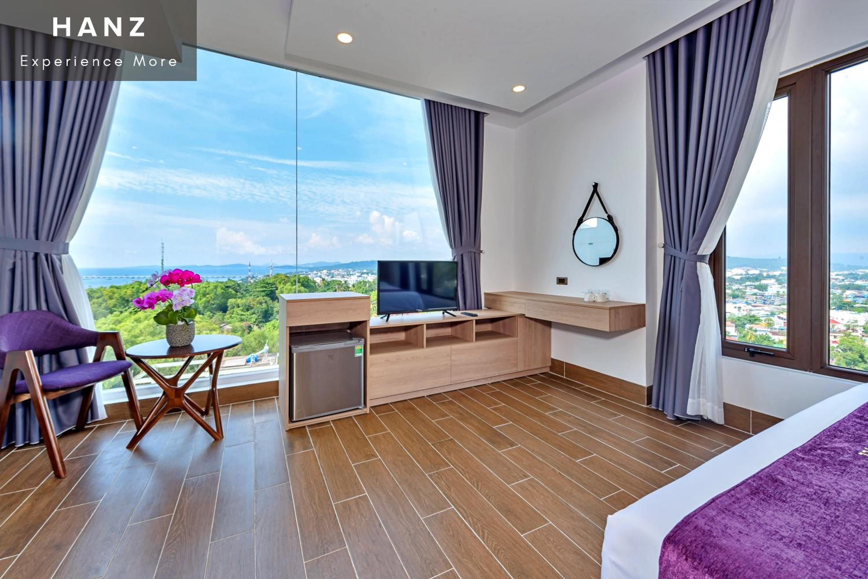 Deluxe Queen Room