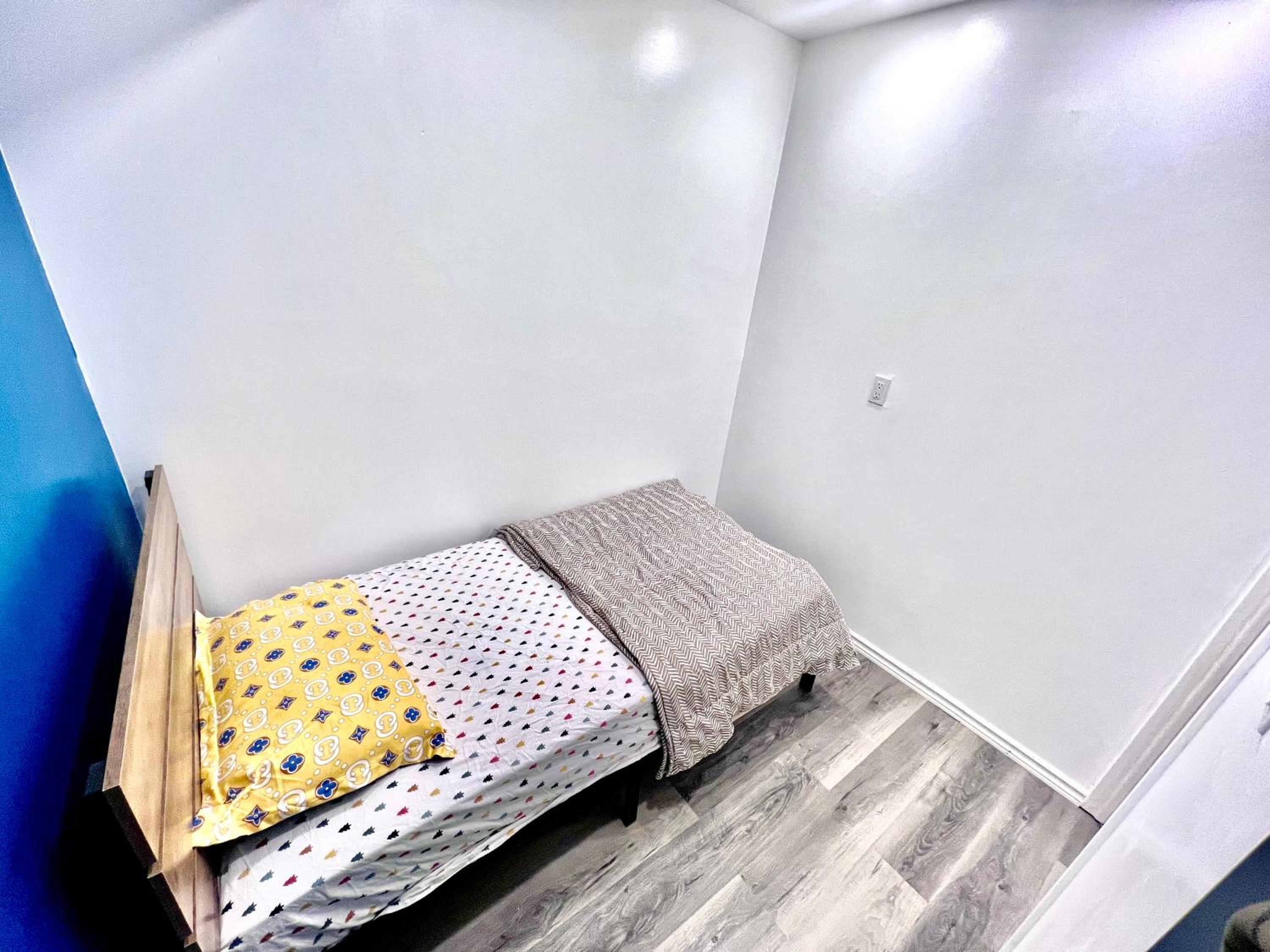 Double Room with Shared Bathroom photo 2