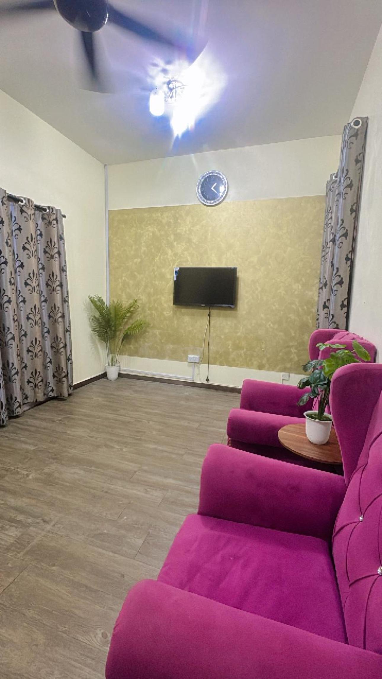 One-Bedroom House photo 1