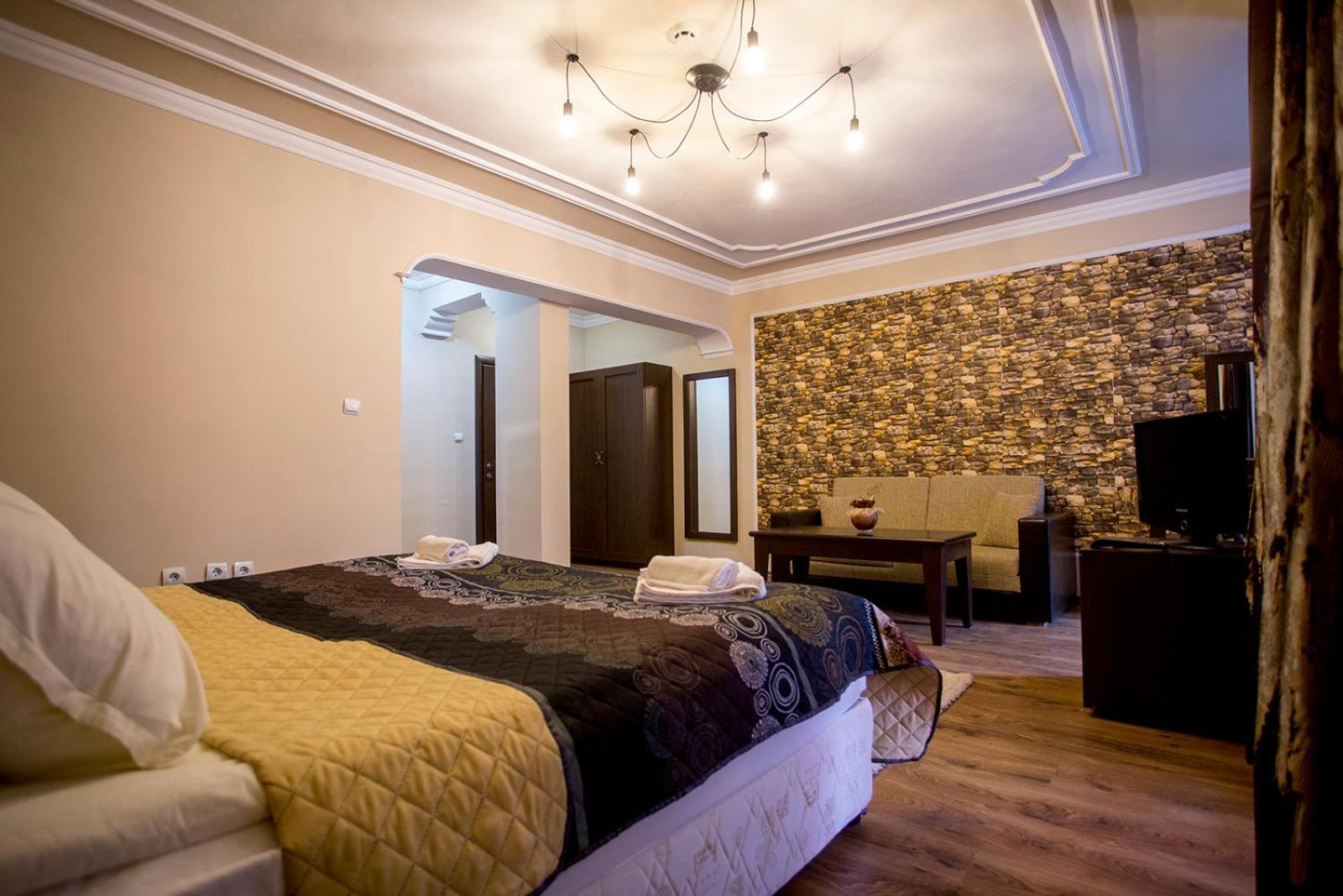 Junior Suite with Balcony - Photo 1