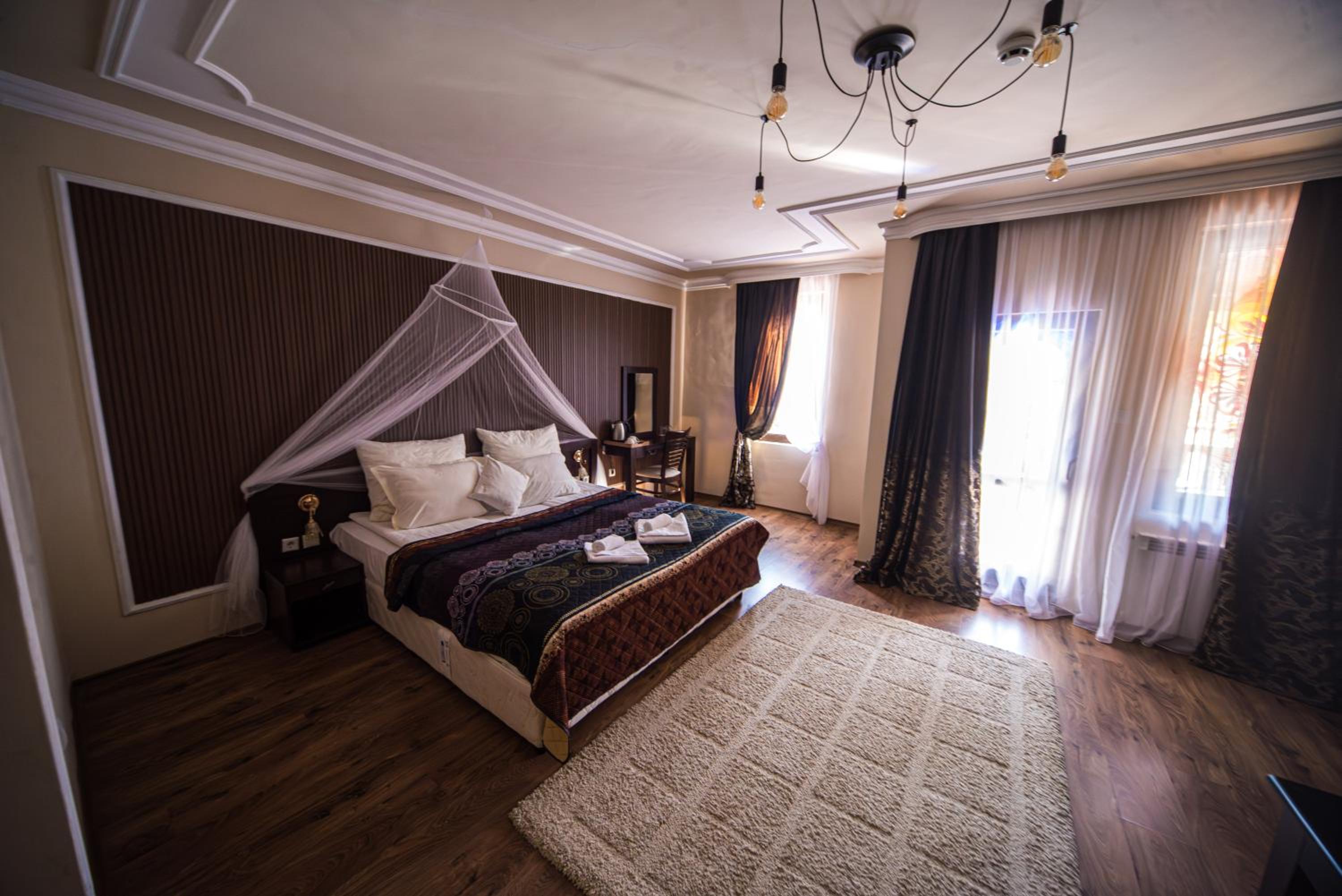 Junior Suite with Balcony - Photo 7