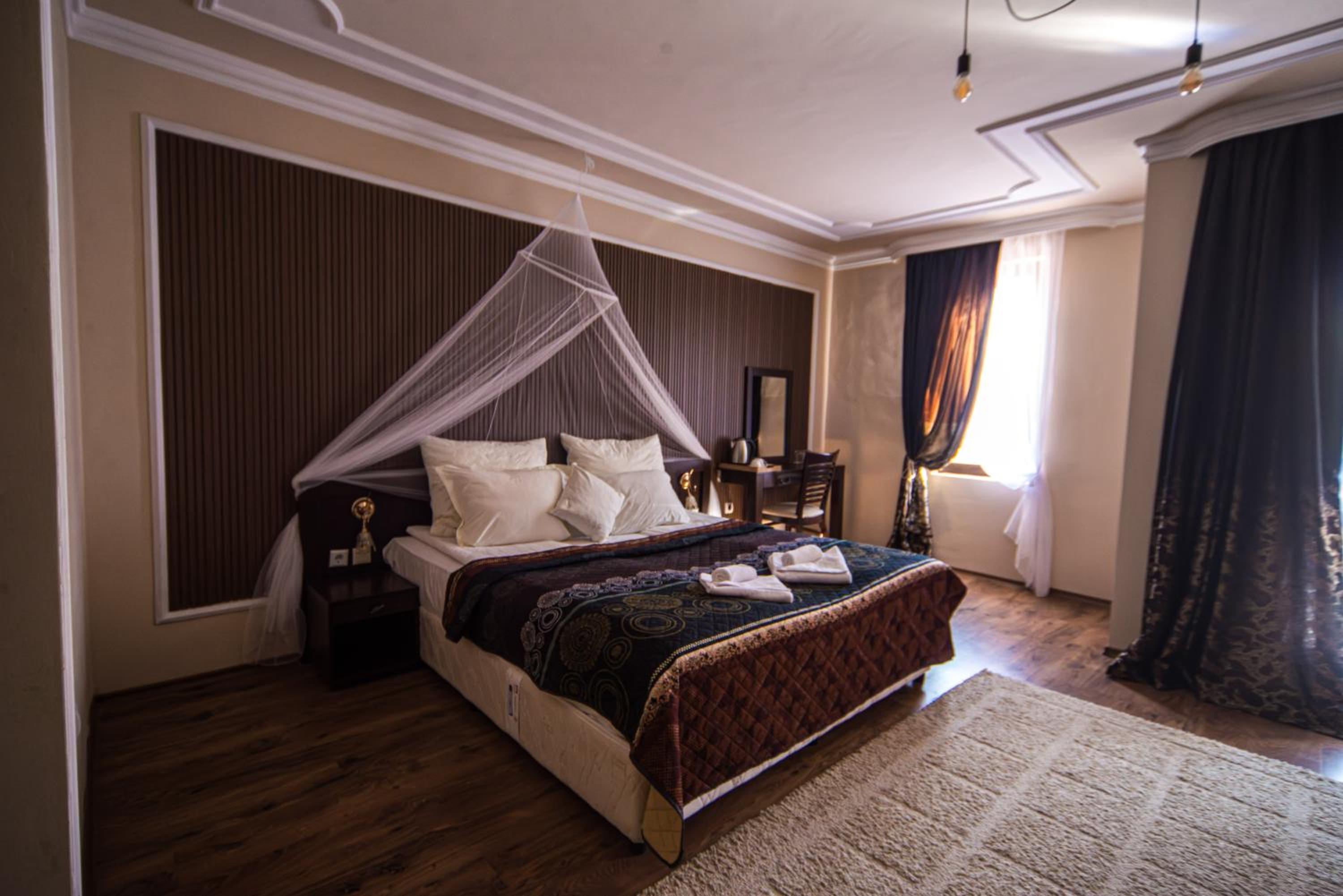 Junior Suite with Balcony - Photo 8