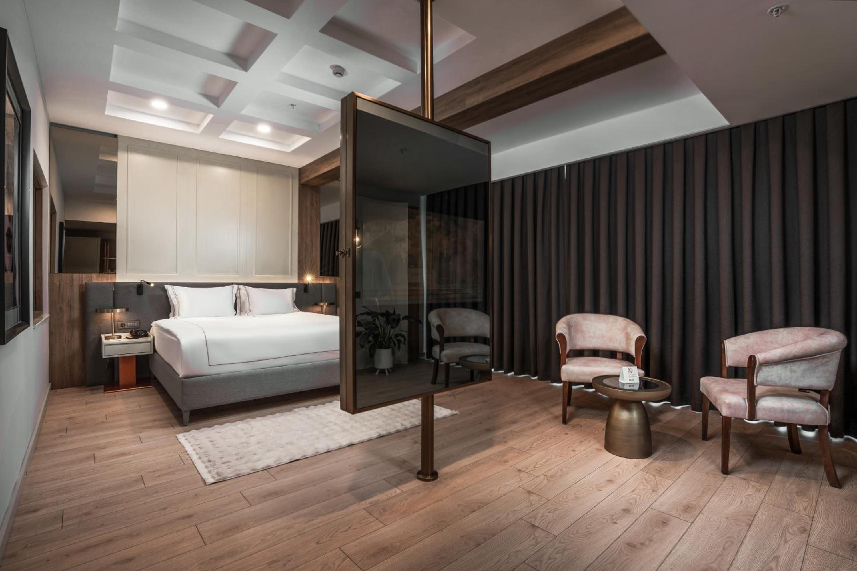 Suite with Hot Tub