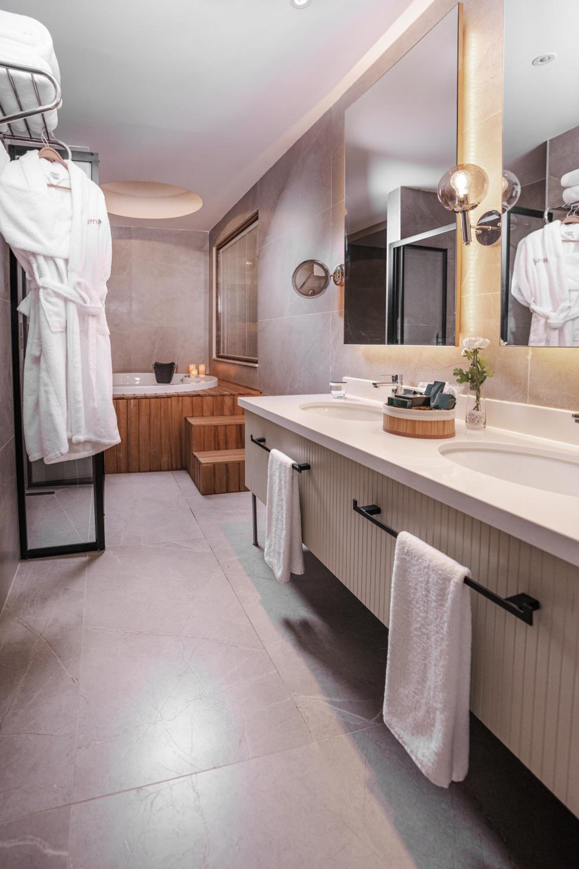 Suite with Hot Tub