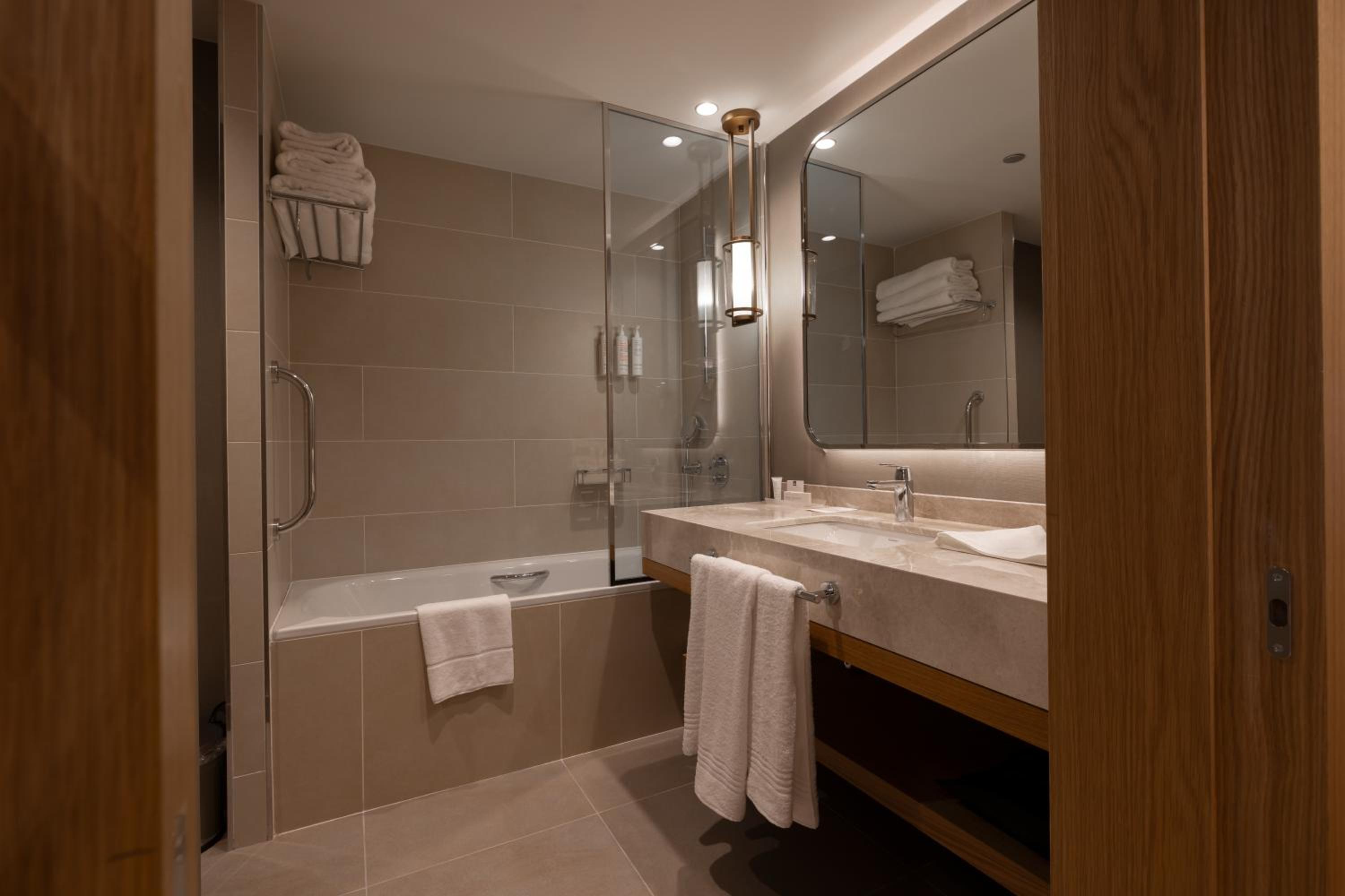 Superior Twin Room with City View photo 3