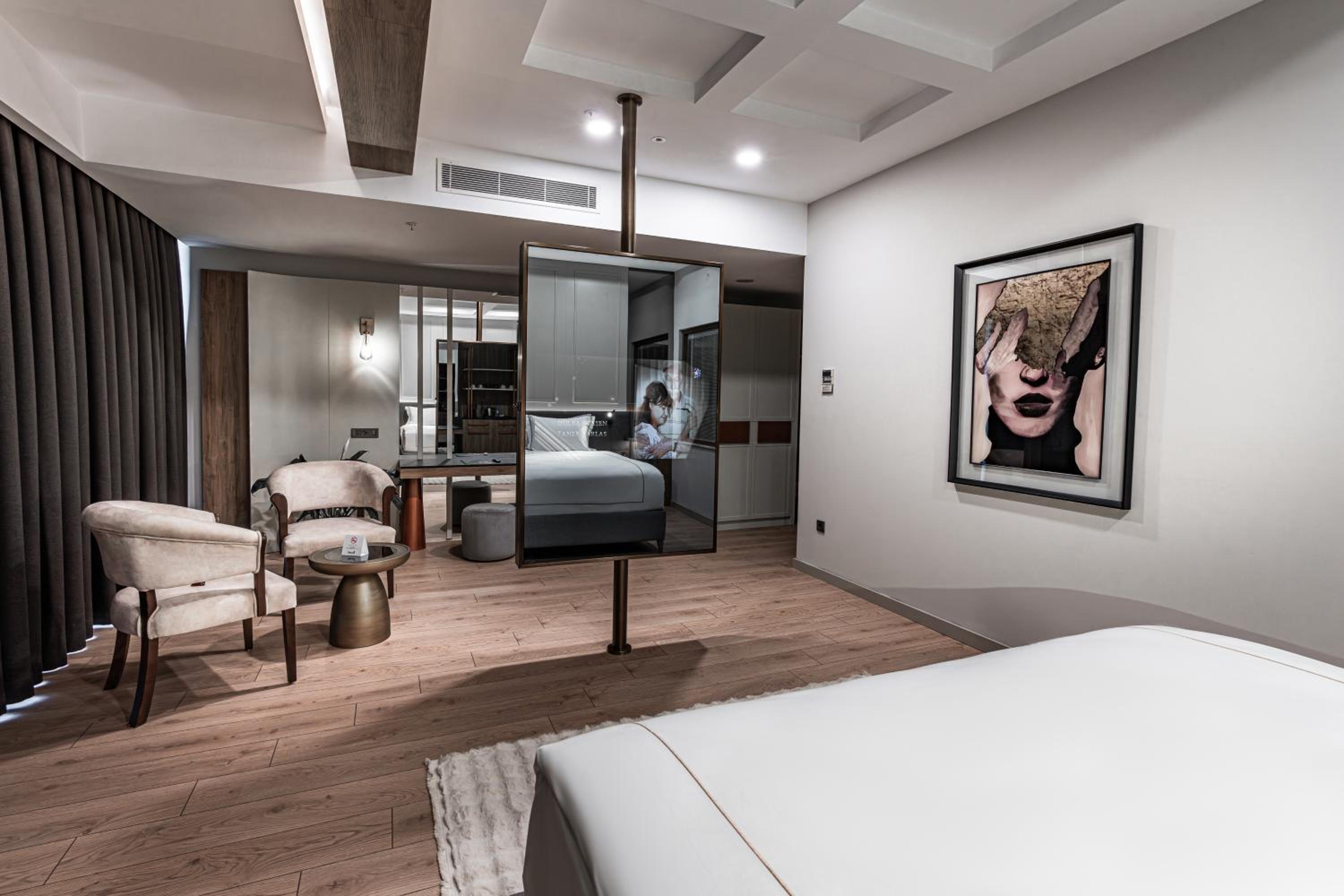 Suite with Hot Tub