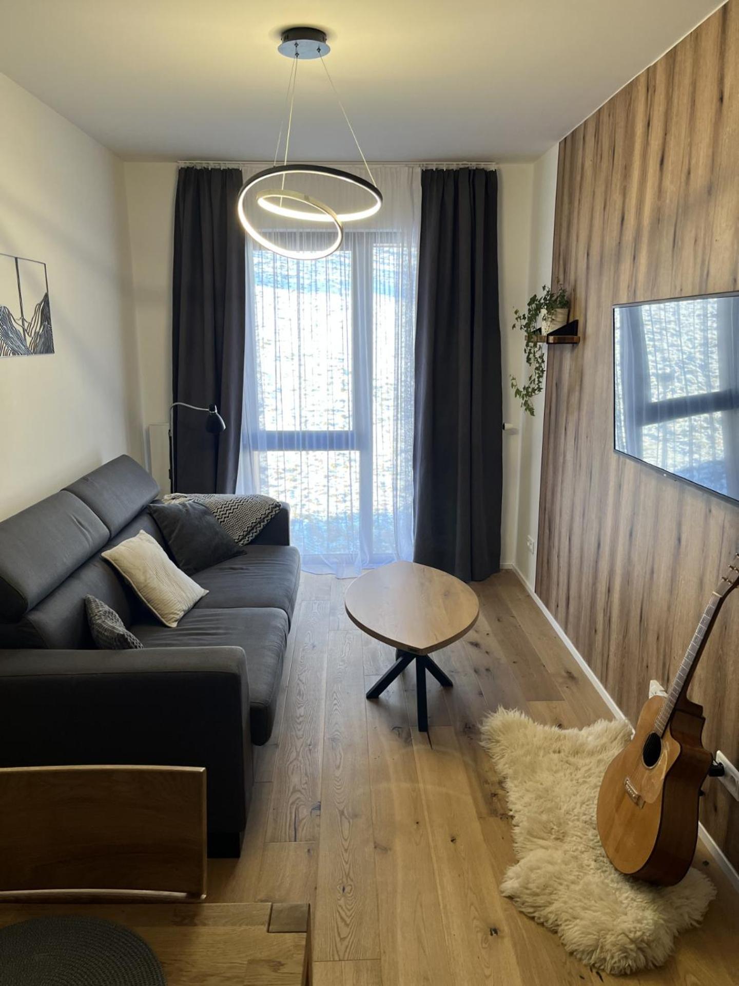 One-Bedroom Apartment photo 1