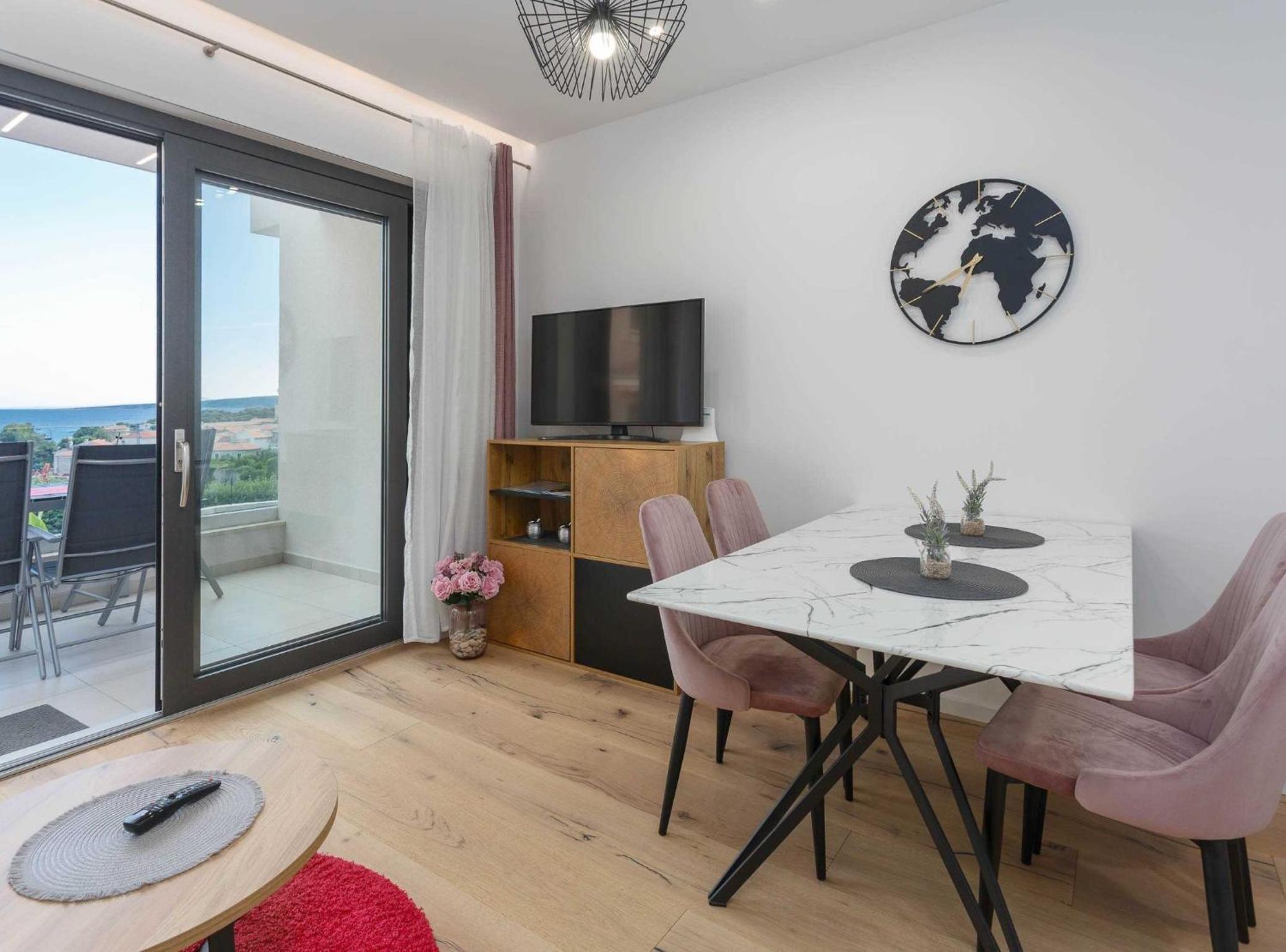 Studio Apartment with Terrace