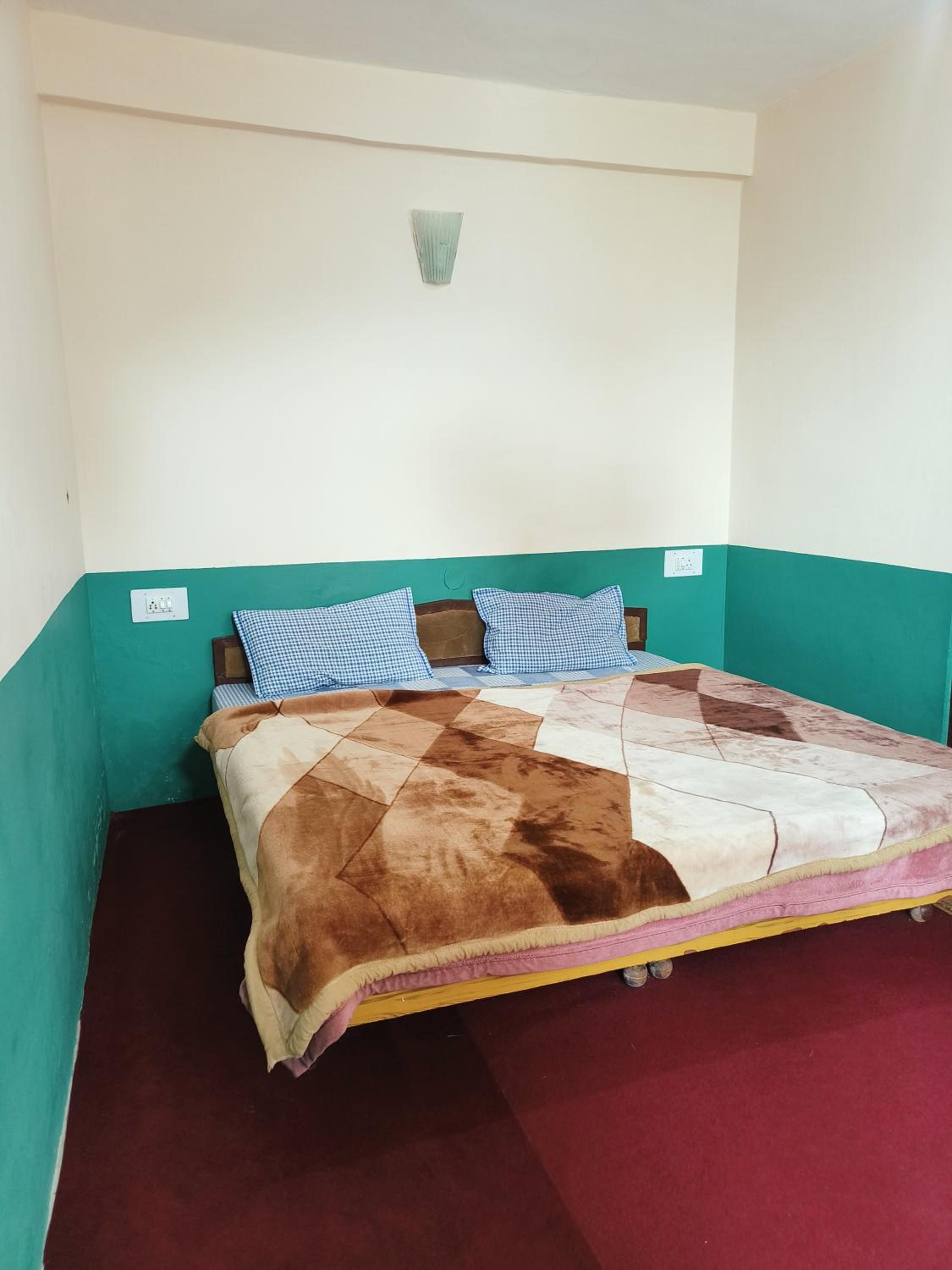 Economy Double Room photo 2