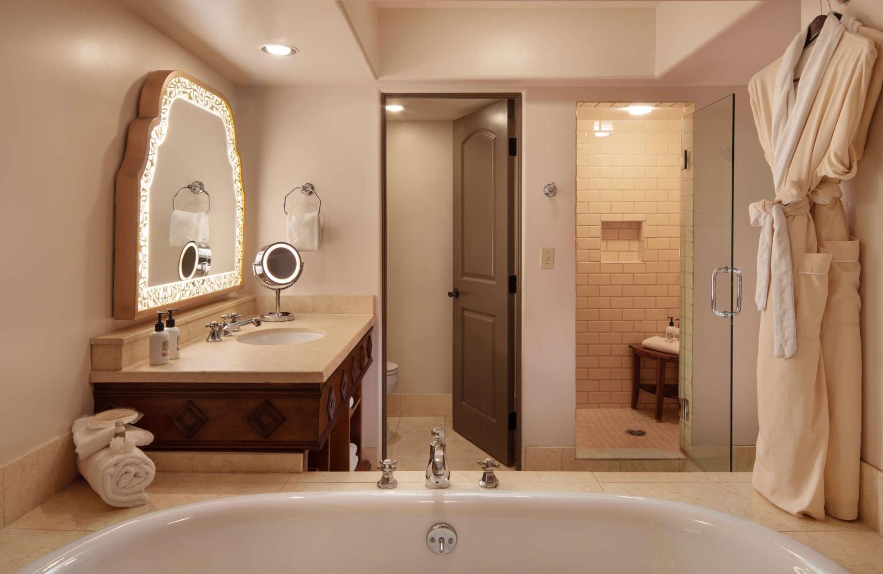 Corner Suite with Terrace and View - Photo 5
