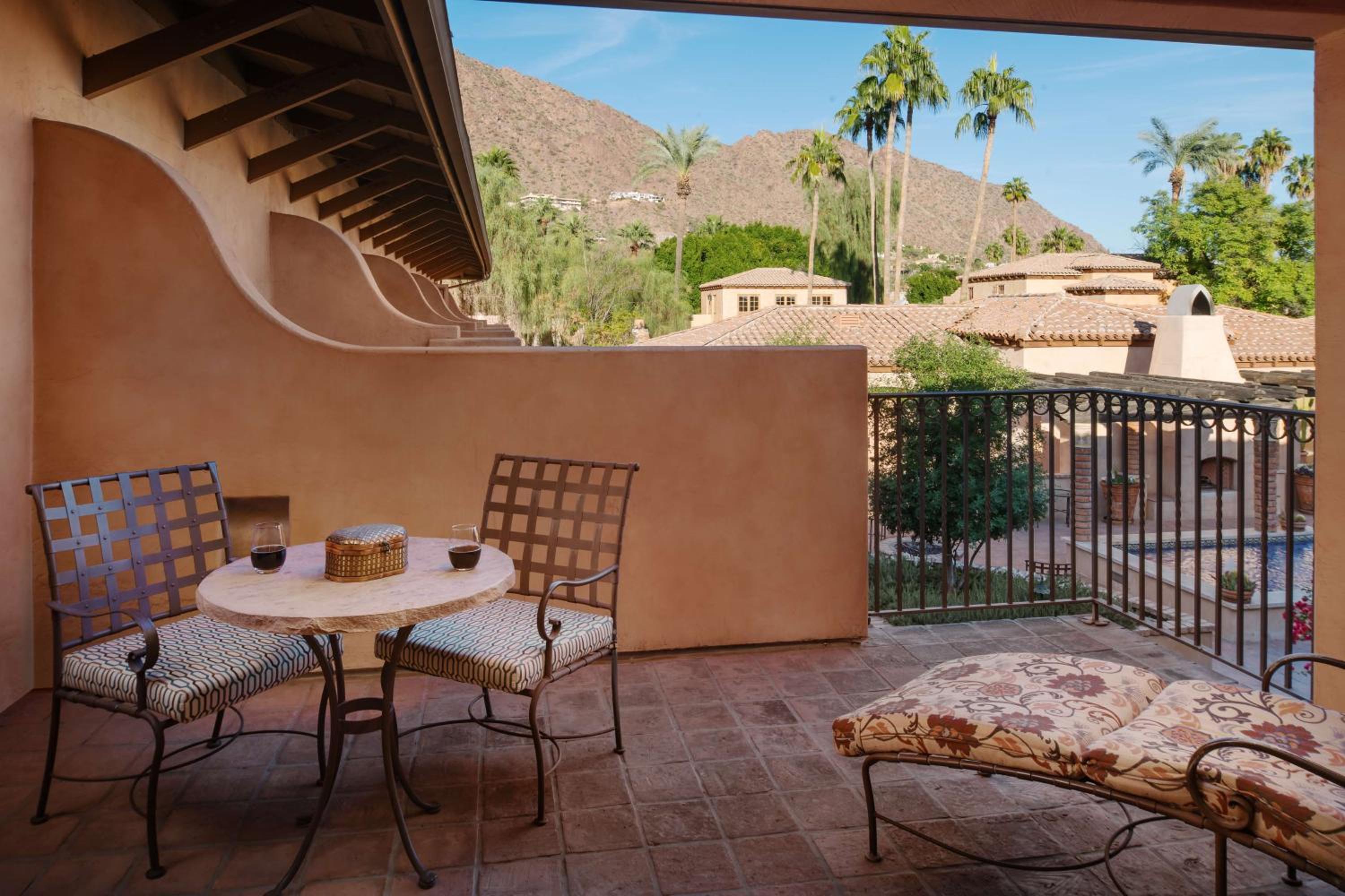 Corner Suite with Terrace and View - Photo 4