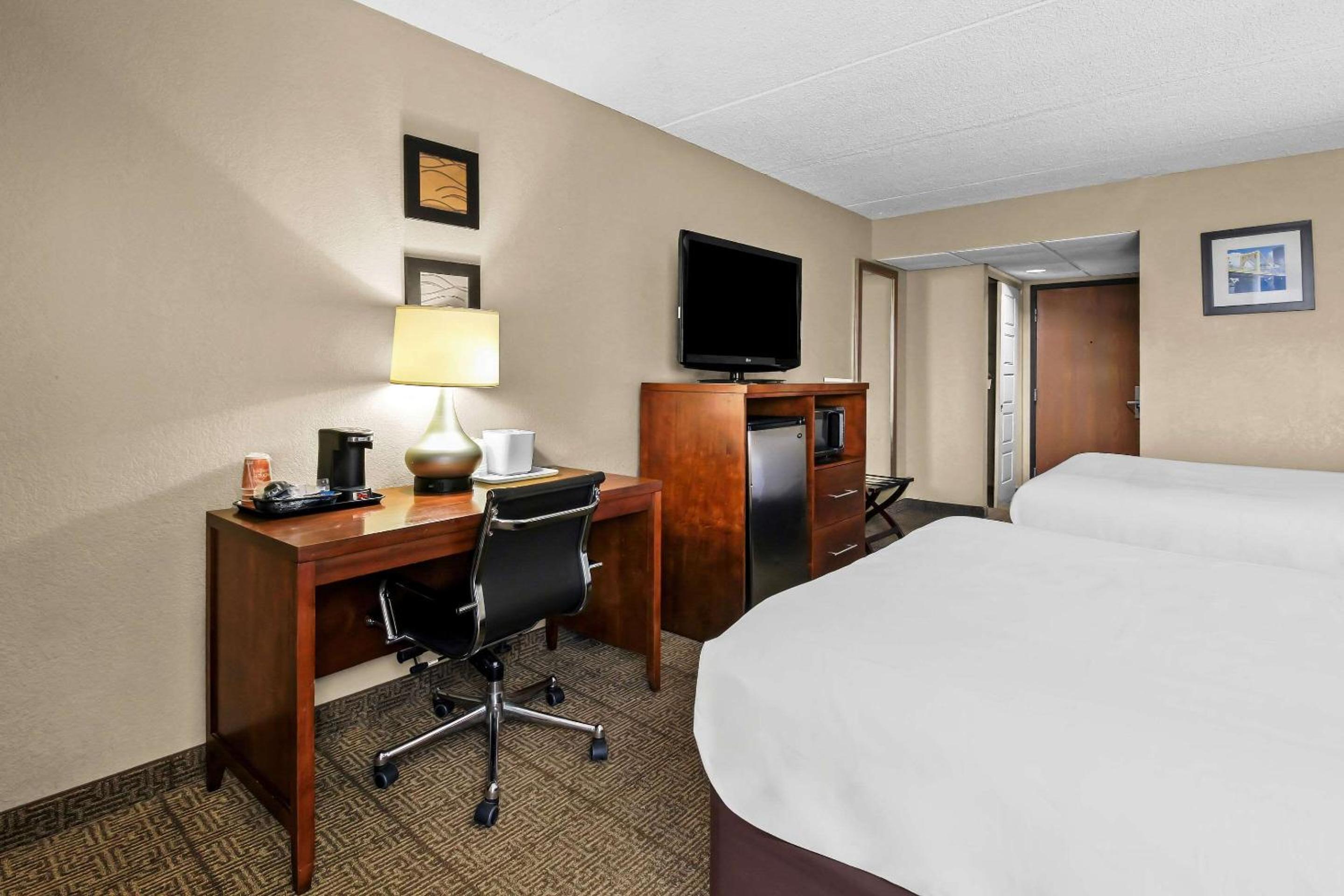 Double Room with Two Double Beds - Non-Smoking photo 3