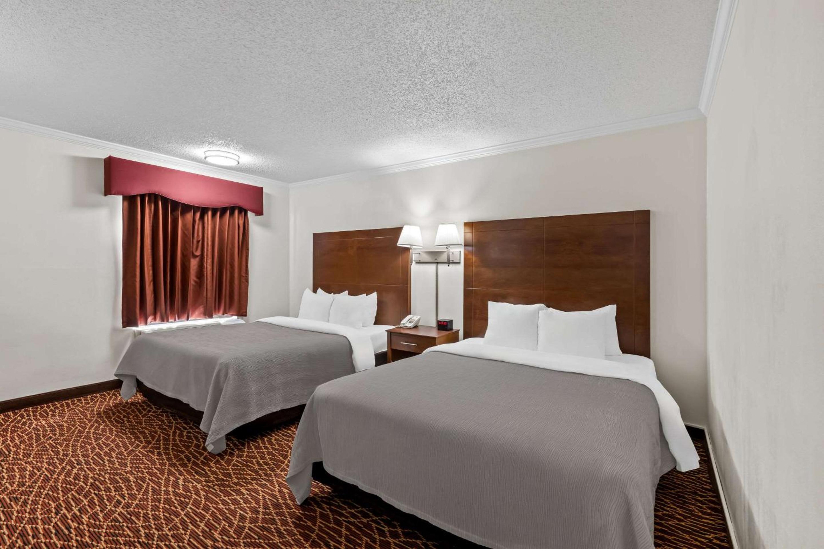 Queen Room with Two Queen Beds - Smoking