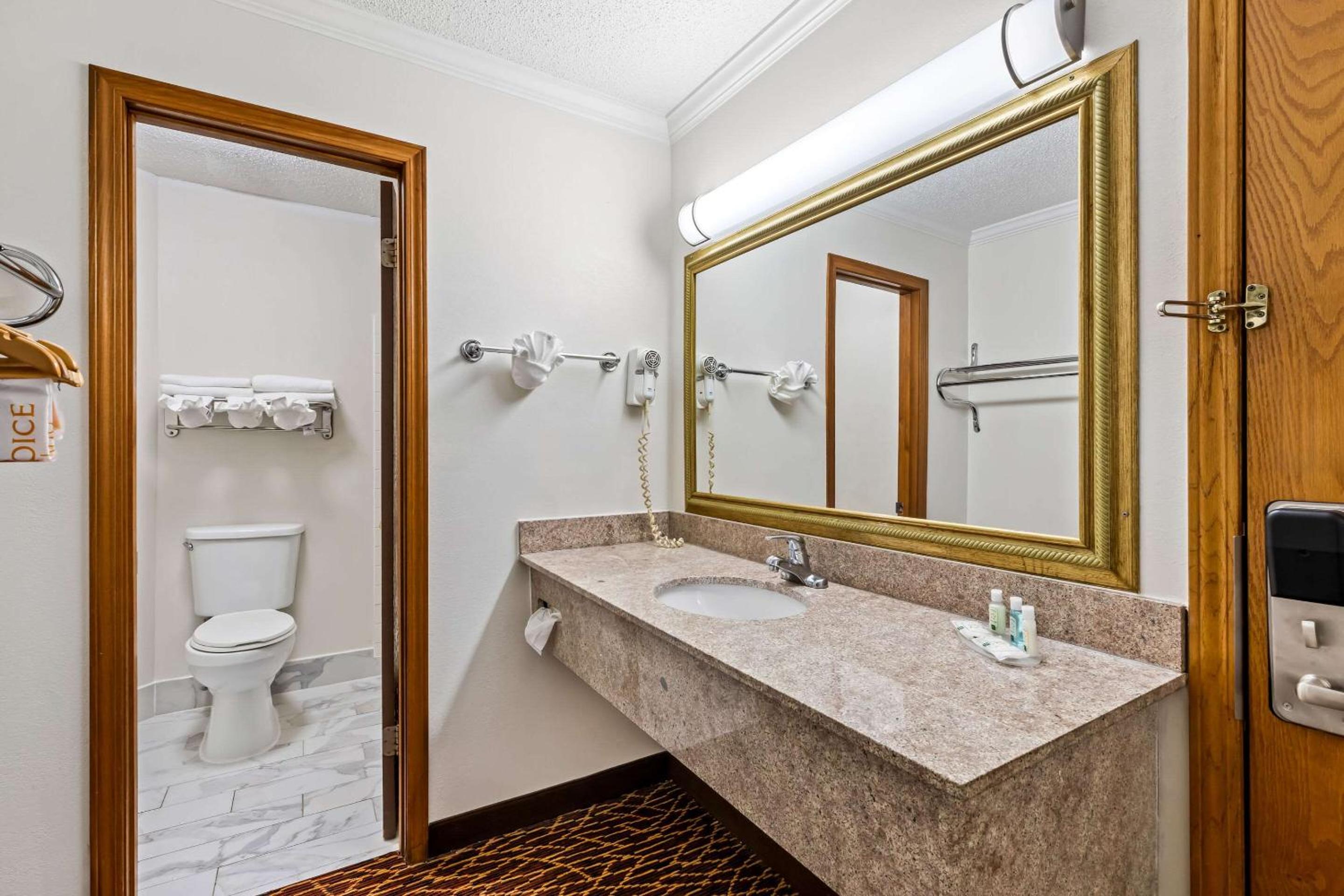 Quadruple Room with Two Queen Beds - Smoking/Interior Hall/Pet Friendly photo 3
