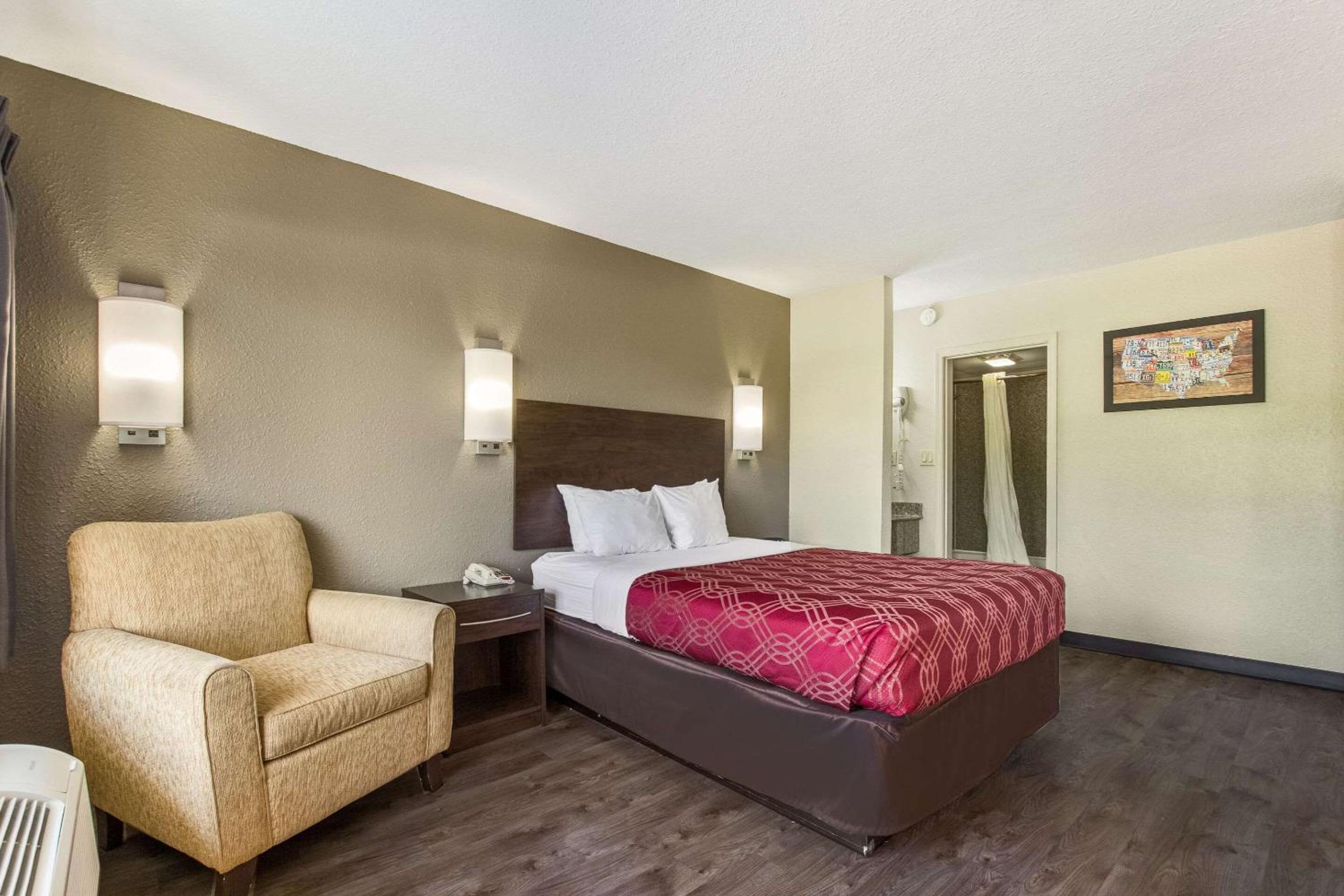 Queen Room - Non-Smoking - Photo 1